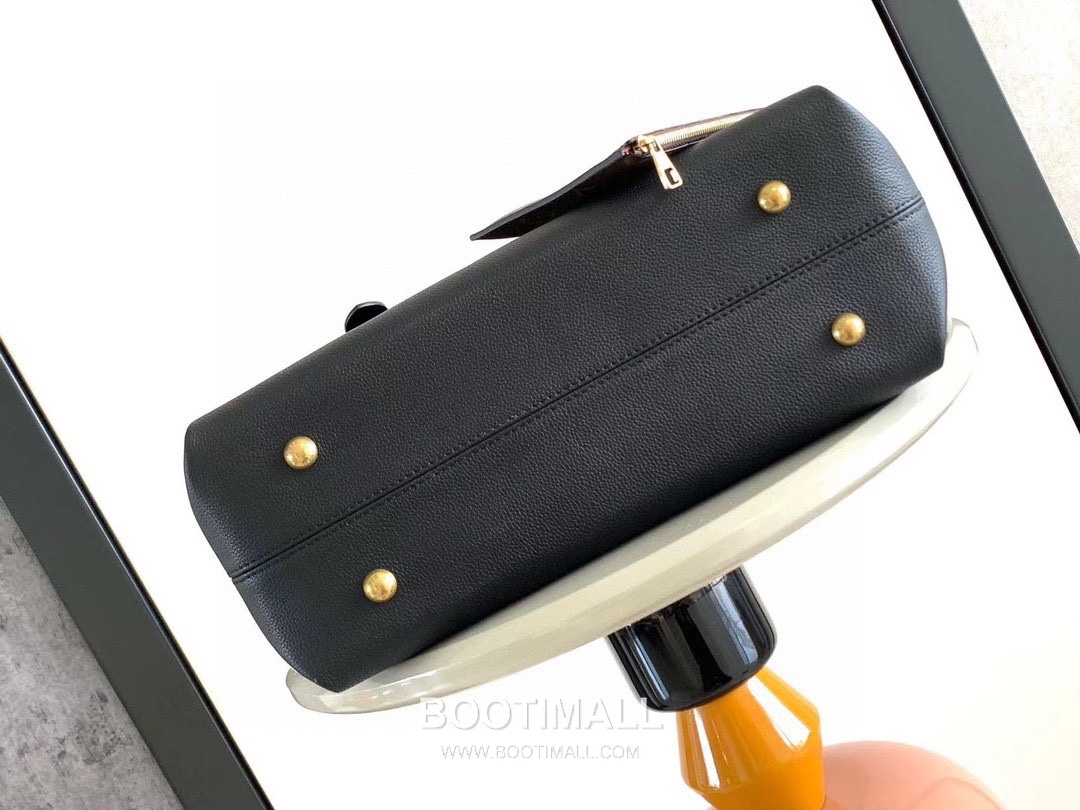 루이비통 로우키 카바스 미디엄 그레인 카우하이드 레더 락장식 블랙 토트백 Louis Vuitton Low Key Cabas Medium Grain Cowhide Leather Lock Detail Brown Tote Bag M25341 47cm 4