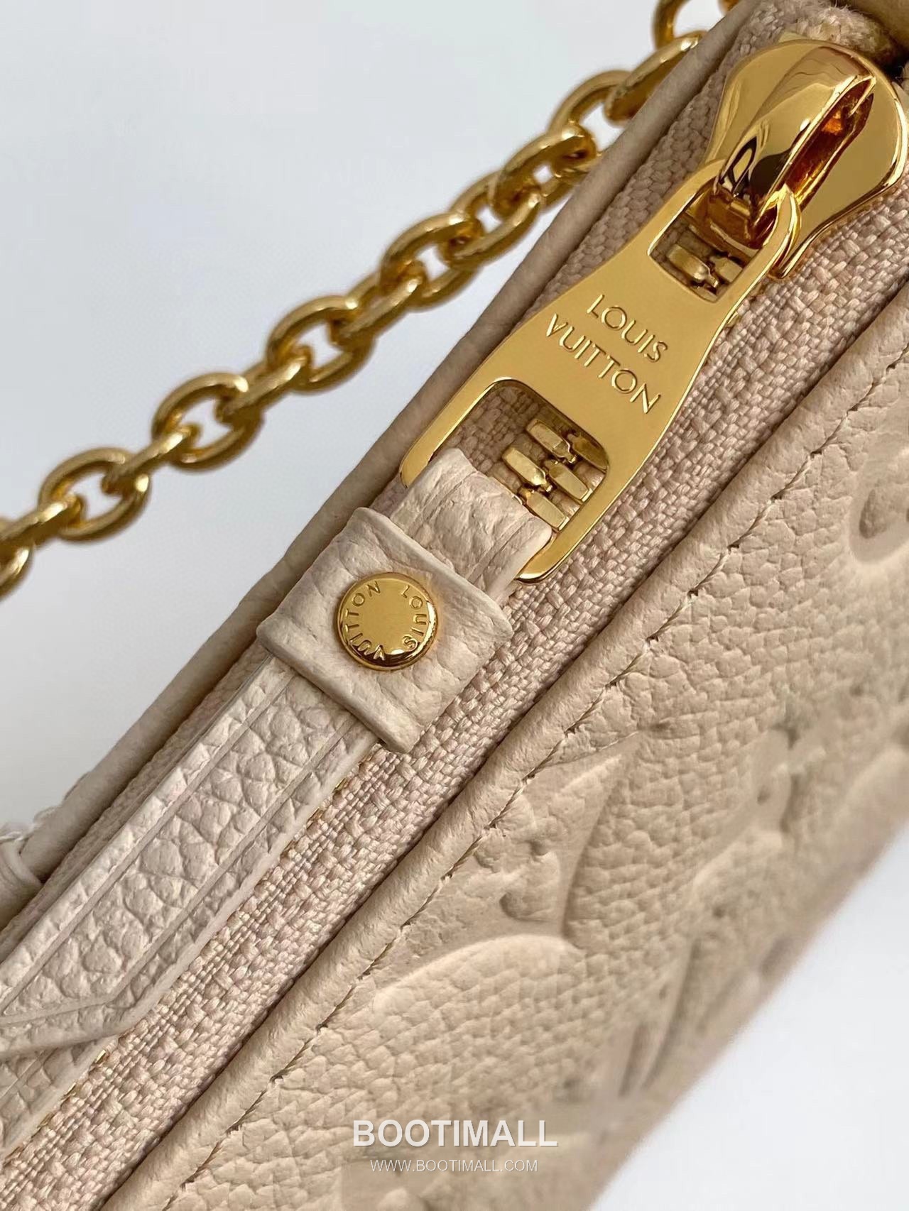 루이비통 이지 파우치 모노그램 레더 체인 D링 샌드 숄더백 베이지 Louis Vuitton Easy Pouch Monogram Leather Chain D-Ring Sand Shoulder Bag M80349 19cm 6