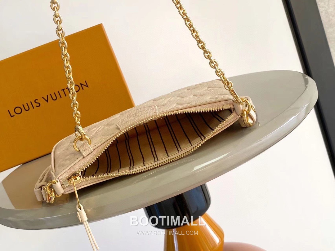루이비통 이지 파우치 모노그램 레더 체인 D링 샌드 숄더백 베이지 Louis Vuitton Easy Pouch Monogram Leather Chain D-Ring Sand Shoulder Bag M80349 19cm 9