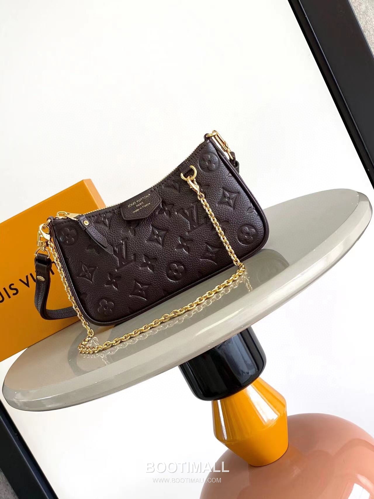 루이비통 이지 파우치 모노그램 레더 체인 D링 샌드 숄더백 버건디 Louis Vuitton Easy Pouch Monogram Leather Chain D-Ring Sand Shoulder Bag M80349 19cm 1