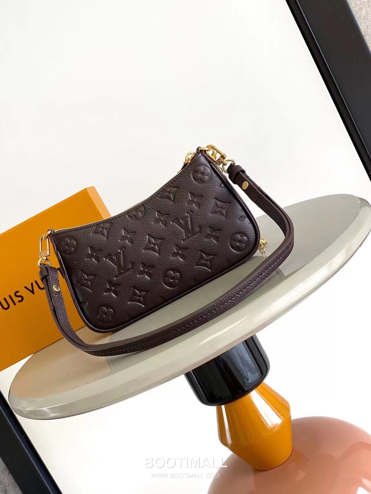 루이비통 이지 파우치 모노그램 레더 체인 D링 샌드 숄더백 버건디 Louis Vuitton Easy Pouch Monogram Leather Chain D-Ring Sand Shoulder Bag M80349 19cm 3