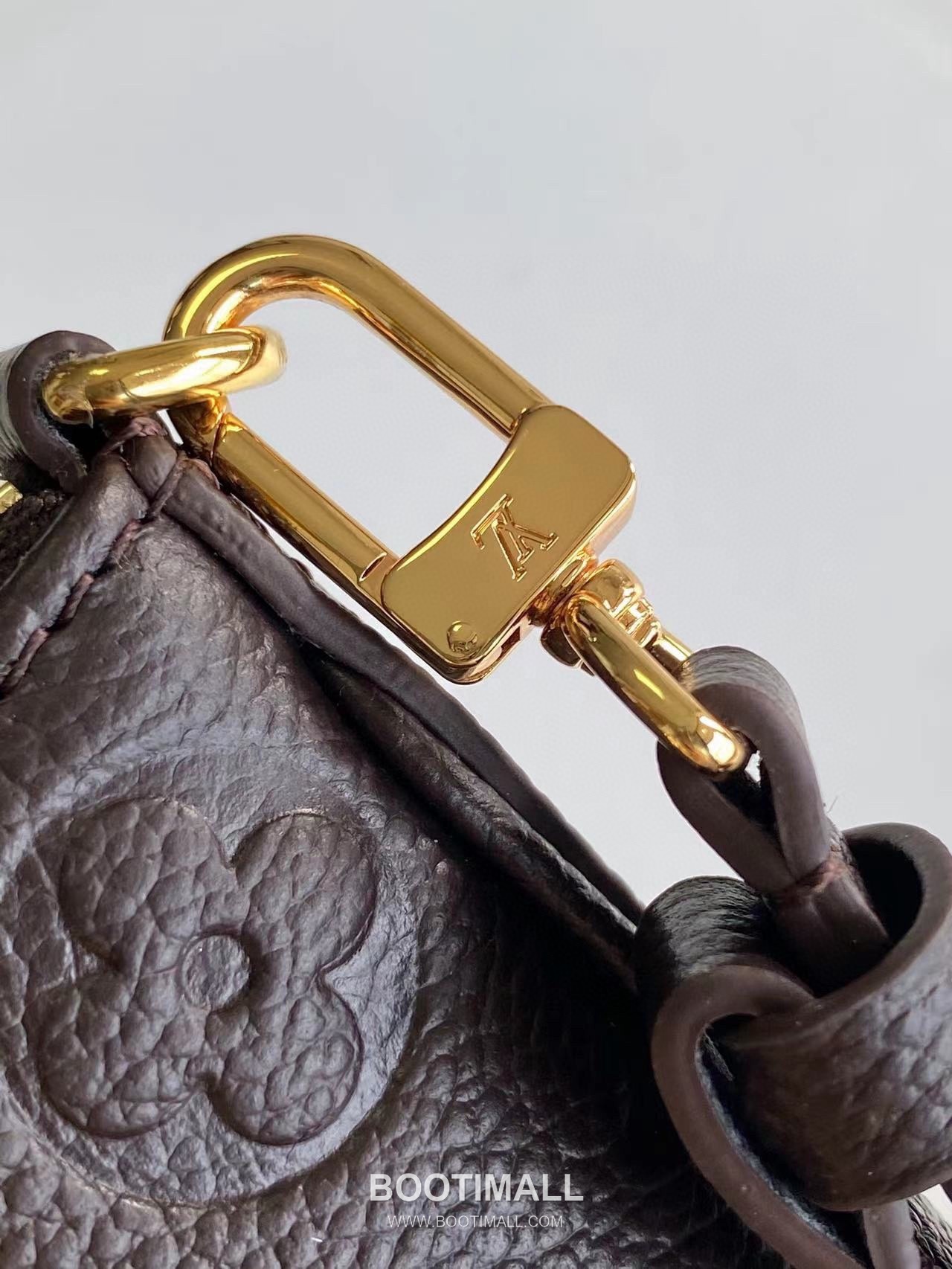 루이비통 이지 파우치 모노그램 레더 체인 D링 샌드 숄더백 버건디 Louis Vuitton Easy Pouch Monogram Leather Chain D-Ring Sand Shoulder Bag M80349 19cm 7