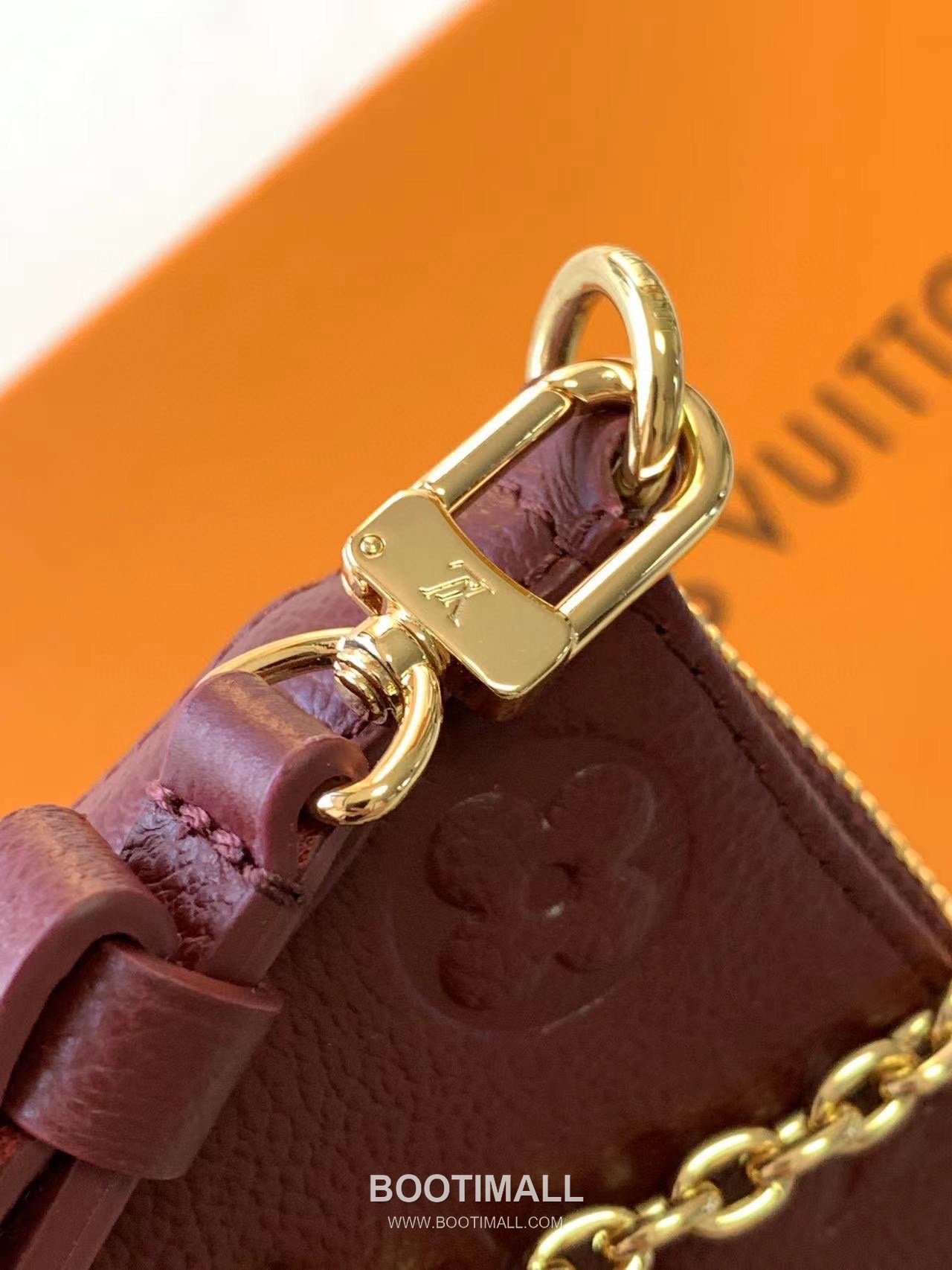 루이비통 이지 파우치 모노그램 레더 체인 D링 샌드 숄더백 브라운 Louis Vuitton Easy Pouch Monogram Leather Chain D-Ring Sand Shoulder Bag M80349 19cm 7