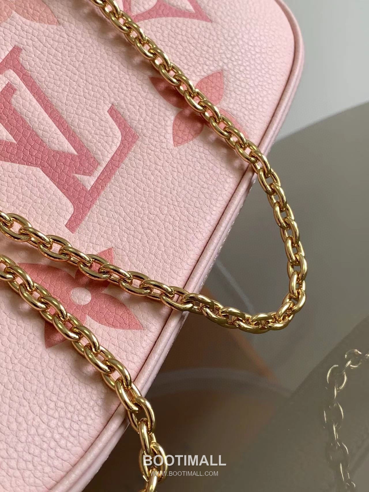 루이비통 이지 파우치 모노그램 레더 체인 D링 샌드 숄더백 핑크 Louis Vuitton Easy Pouch Monogram Leather Chain D-Ring Sand Shoulder Bag M80349 19cm 7
