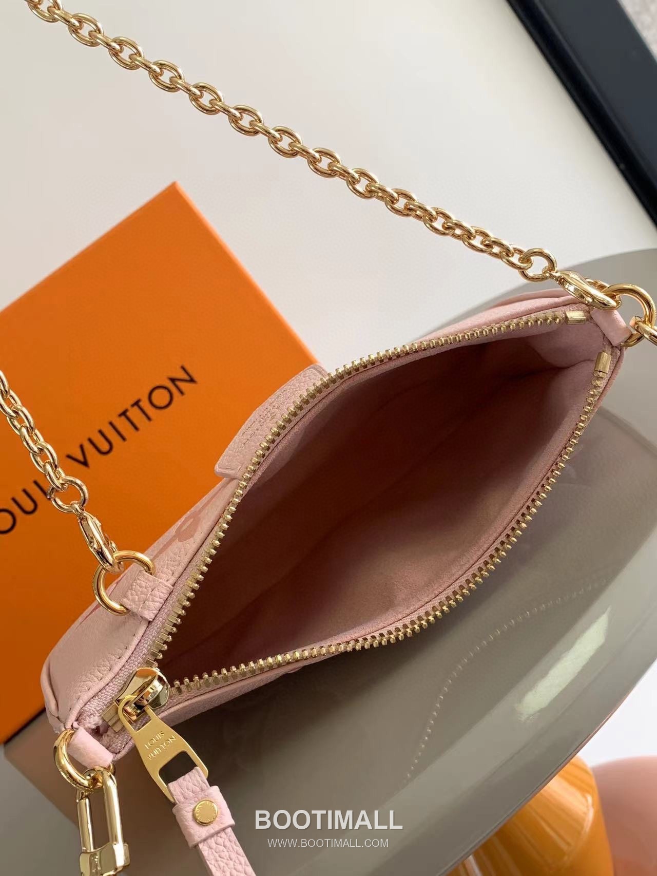 루이비통 이지 파우치 모노그램 레더 체인 D링 샌드 숄더백 핑크 Louis Vuitton Easy Pouch Monogram Leather Chain D-Ring Sand Shoulder Bag M80349 19cm 8