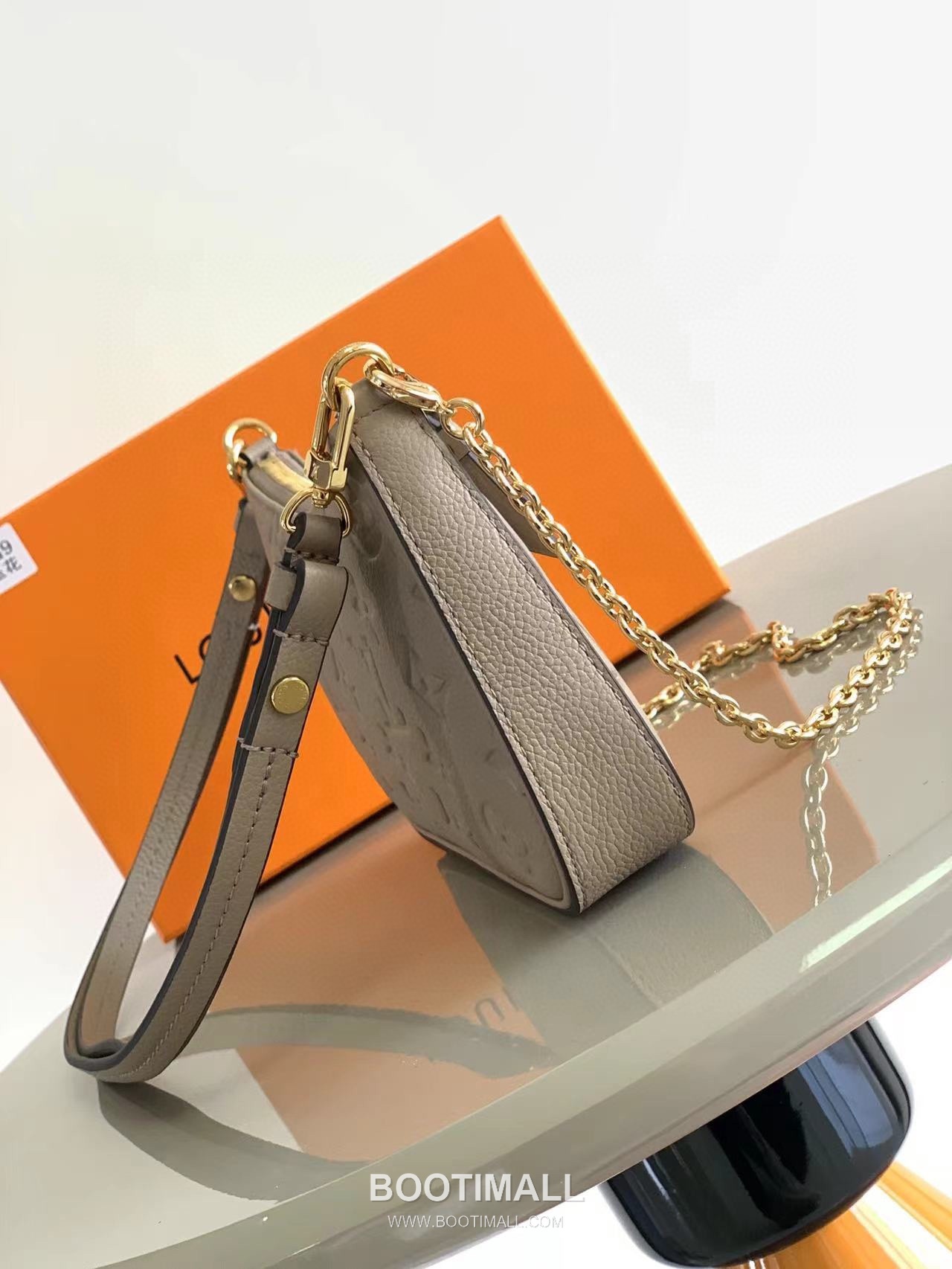 루이비통 이지 파우치 모노그램 레더 체인 D링 샌드 숄더백 카키 Louis Vuitton Easy Pouch Monogram Leather Chain D-Ring Sand Shoulder Bag M80349 19cm 2