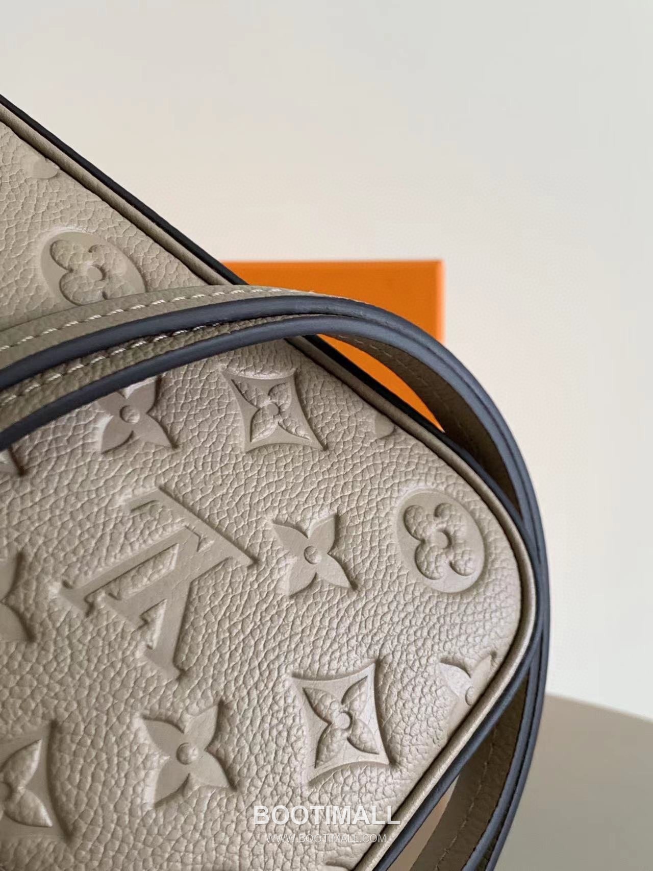 루이비통 이지 파우치 모노그램 레더 체인 D링 샌드 숄더백 카키 Louis Vuitton Easy Pouch Monogram Leather Chain D-Ring Sand Shoulder Bag M80349 19cm 7