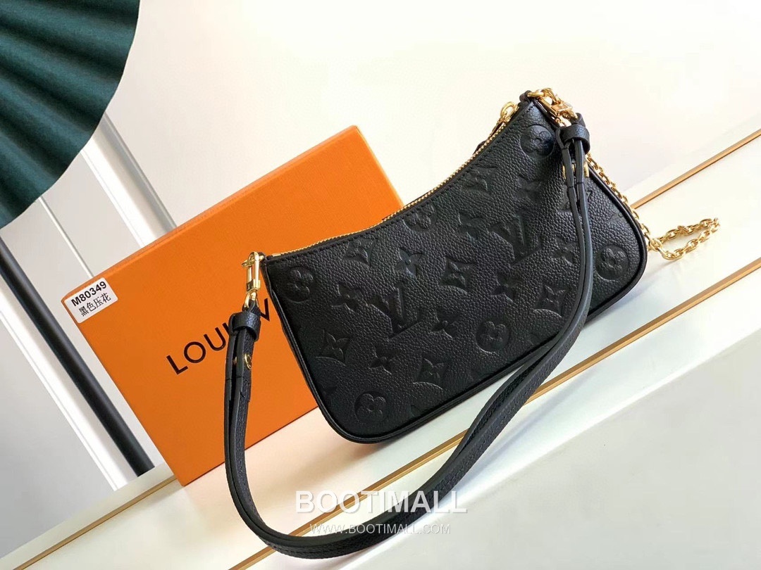 루이비통 이지 파우치 모노그램 레더 체인 D링 샌드 숄더백 블랙 Louis Vuitton Easy Pouch Monogram Leather Chain D-Ring Sand Shoulder Bag M80349 19cm 3