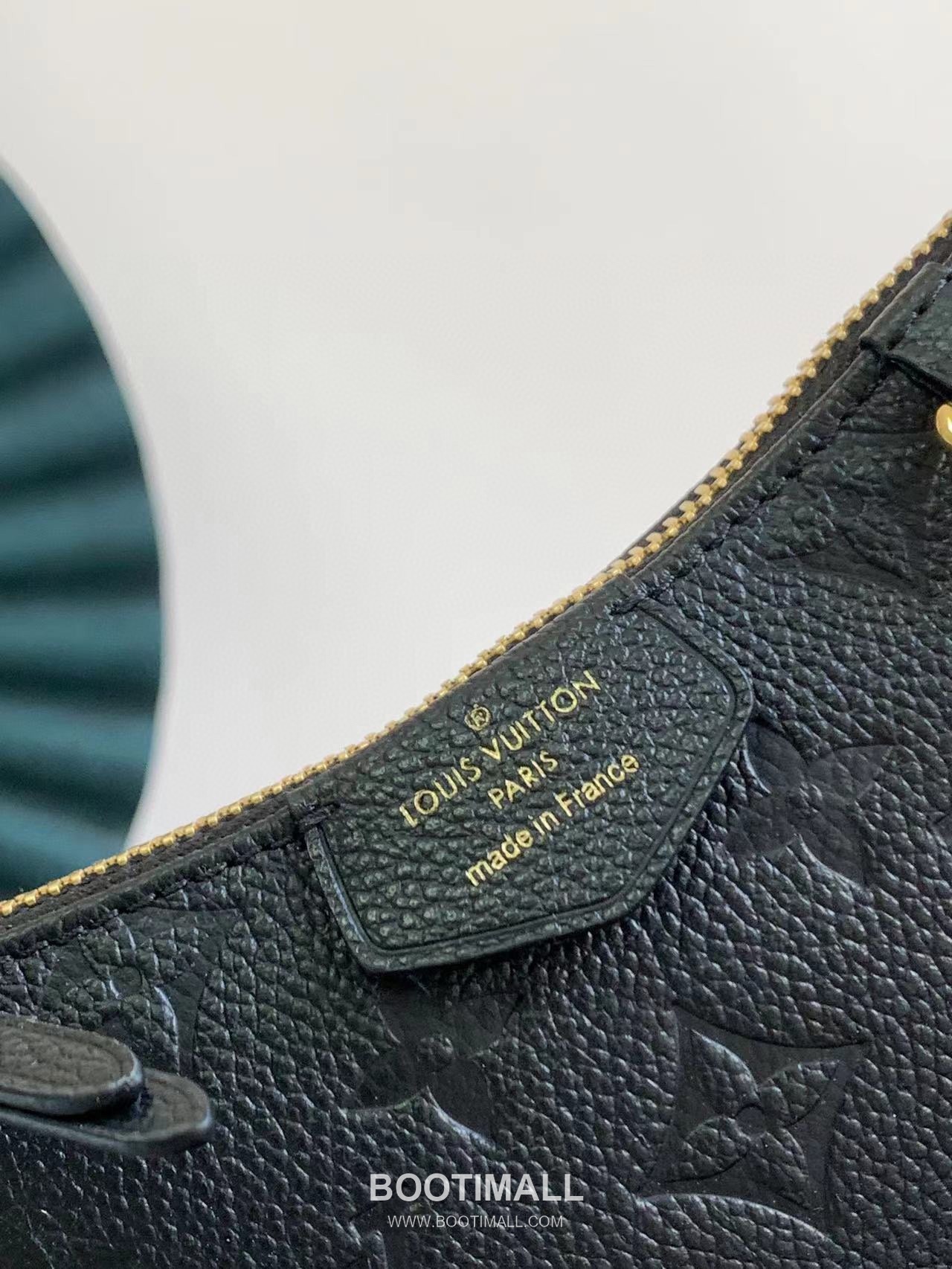 루이비통 이지 파우치 모노그램 레더 체인 D링 샌드 숄더백 블랙 Louis Vuitton Easy Pouch Monogram Leather Chain D-Ring Sand Shoulder Bag M80349 19cm 4