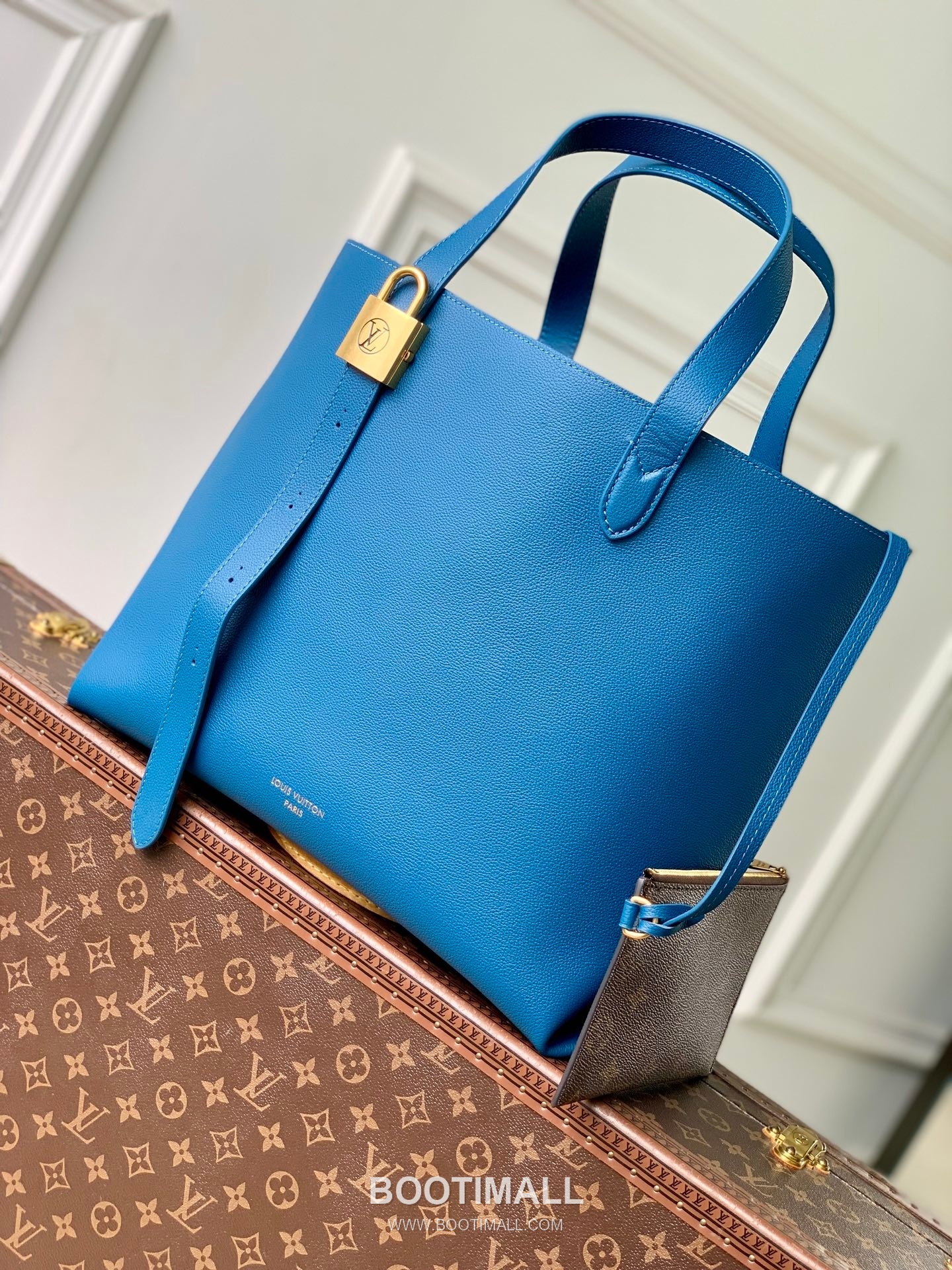 루이비통 로우키 카바스 미디엄 그레인 카우하이드 레더 락장식 블루 토트백 Louis Vuitton Low Key Cabas Medium Grain Cowhide Leather Lock Detail Blue Tote Bag M25341 47cm 1