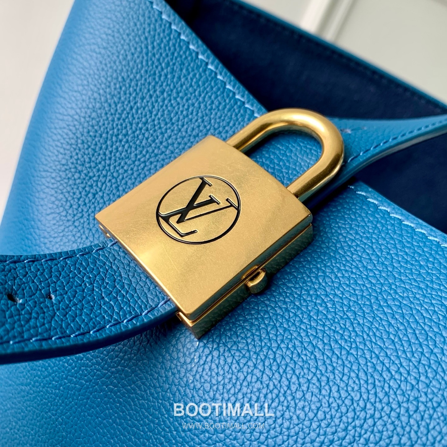 루이비통 로우키 카바스 미디엄 그레인 카우하이드 레더 락장식 블루 토트백 Louis Vuitton Low Key Cabas Medium Grain Cowhide Leather Lock Detail Blue Tote Bag M25341 47cm 5