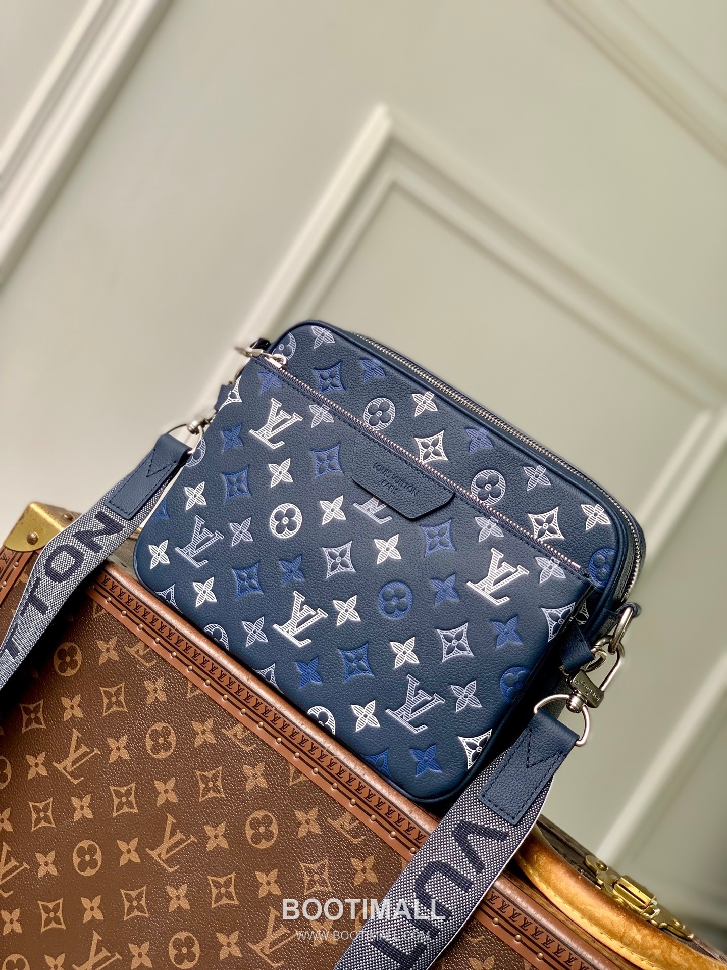 루이비통 트리오 메신저 모노그램 쉐도우 레더 그라데이션 포켓 블랙 크로스백 Louis Vuitton Trio Messenger Monogram Shadow Leather Gradient Pocket Black Crossbody Bag M28618 25cm 1