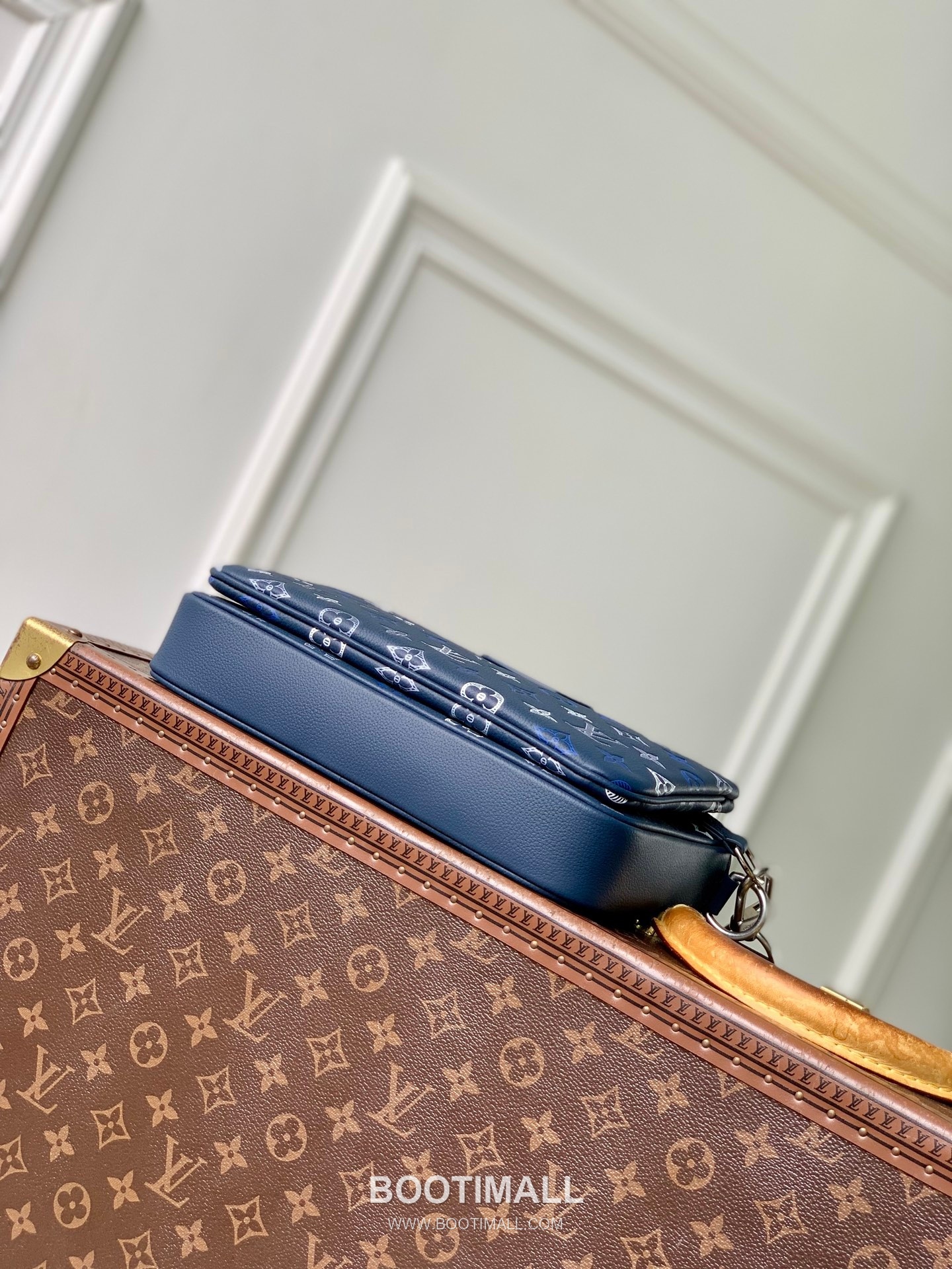 루이비통 트리오 메신저 모노그램 쉐도우 레더 그라데이션 포켓 블랙 크로스백 Louis Vuitton Trio Messenger Monogram Shadow Leather Gradient Pocket Black Crossbody Bag M28618 25cm 4