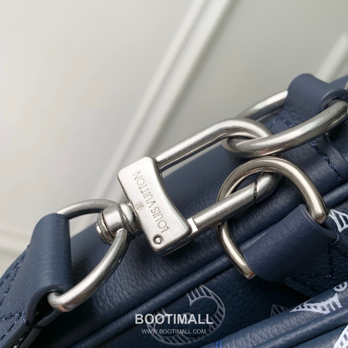 루이비통 트리오 메신저 모노그램 쉐도우 레더 그라데이션 포켓 블랙 크로스백 Louis Vuitton Trio Messenger Monogram Shadow Leather Gradient Pocket Black Crossbody Bag M28618 25cm 5