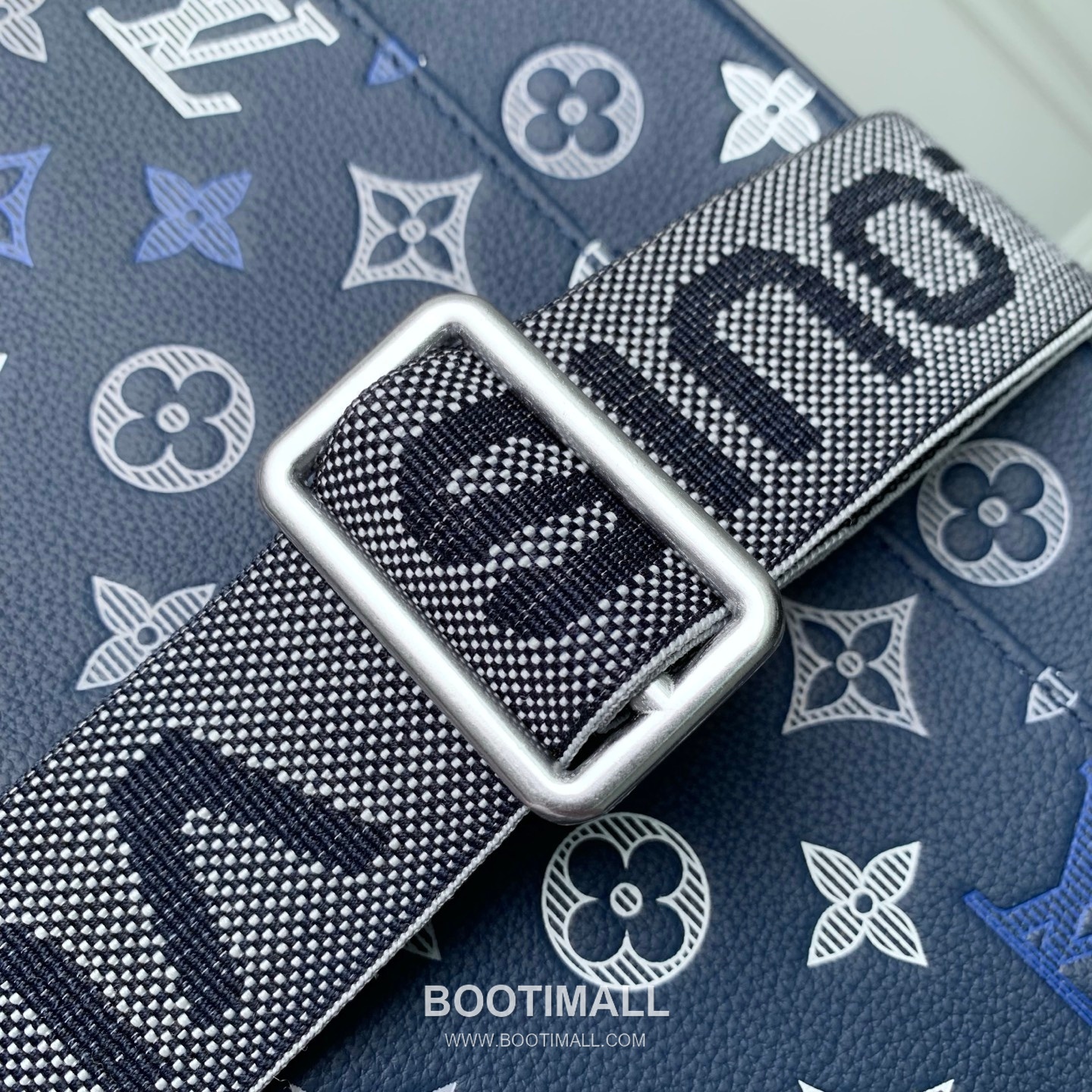 루이비통 트리오 메신저 모노그램 쉐도우 레더 그라데이션 포켓 블랙 크로스백 Louis Vuitton Trio Messenger Monogram Shadow Leather Gradient Pocket Black Crossbody Bag M28618 25cm 7