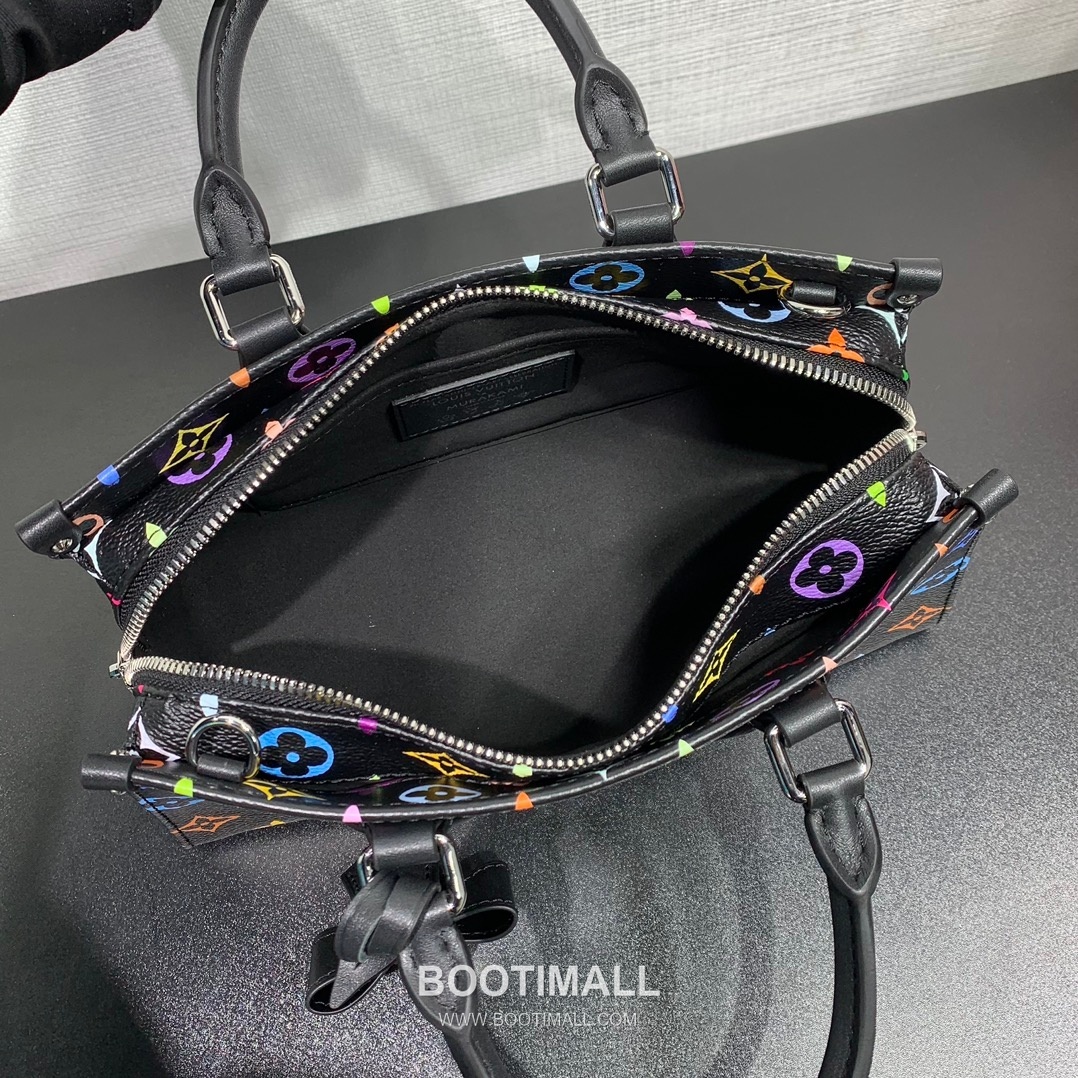 루이비통 온더고 이스트웨스트 모노그램 멀티컬러 코팅 캔버스 레더 트리밍 체인 브라운 숄더백 Louis Vuitton OnTheGo East West Monogram Multicolor Coated Canvas Leather Trim Chain Brown Shoulder Bag M13260 25cm 5