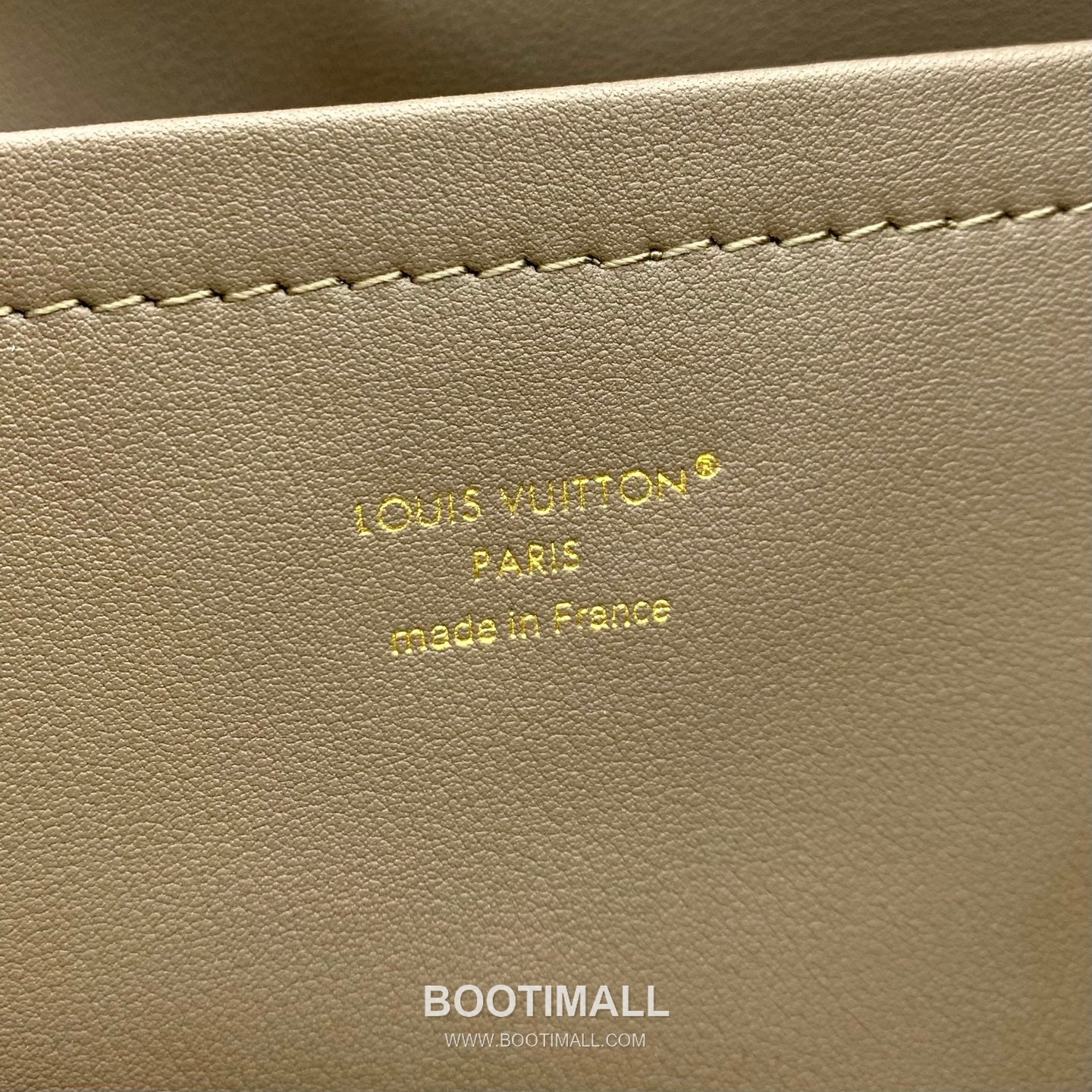 루이비통 카퓌신 라지 타우릴론 풀그레인 레더 V로고 플랩 그레이 토트백 Louis Vuitton Capucines Large Taurillon Full Grain Leather V Logo Flap Grey Tote Bag M26259 37.5cm 8