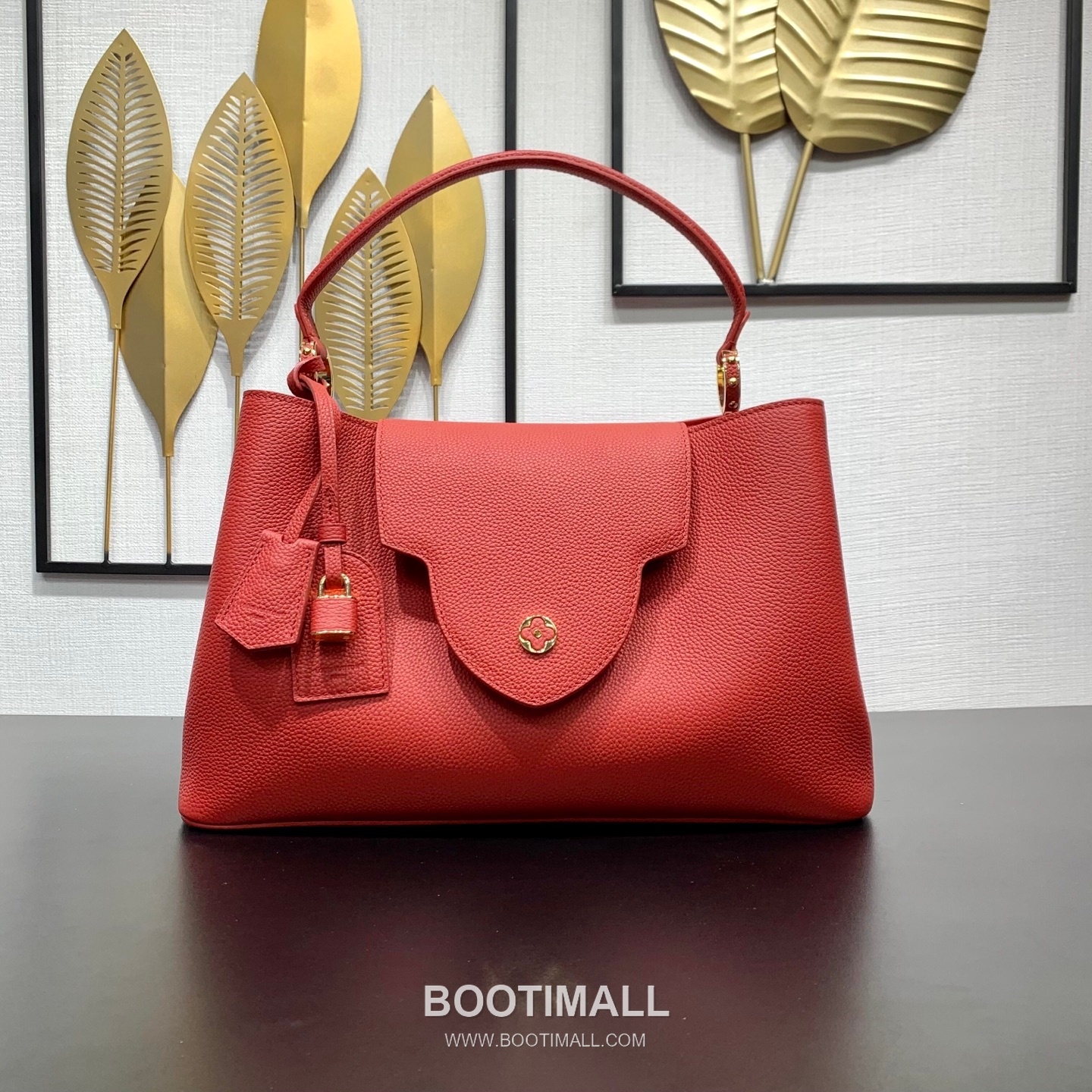 루이비통 카퓌신 라지 타우릴론 풀그레인 레더 V로고 플랩 그레이 토트백 Louis Vuitton Capucines Large Taurillon Full Grain Leather V Logo Flap Grey Tote Bag M26259 37.5cm 1