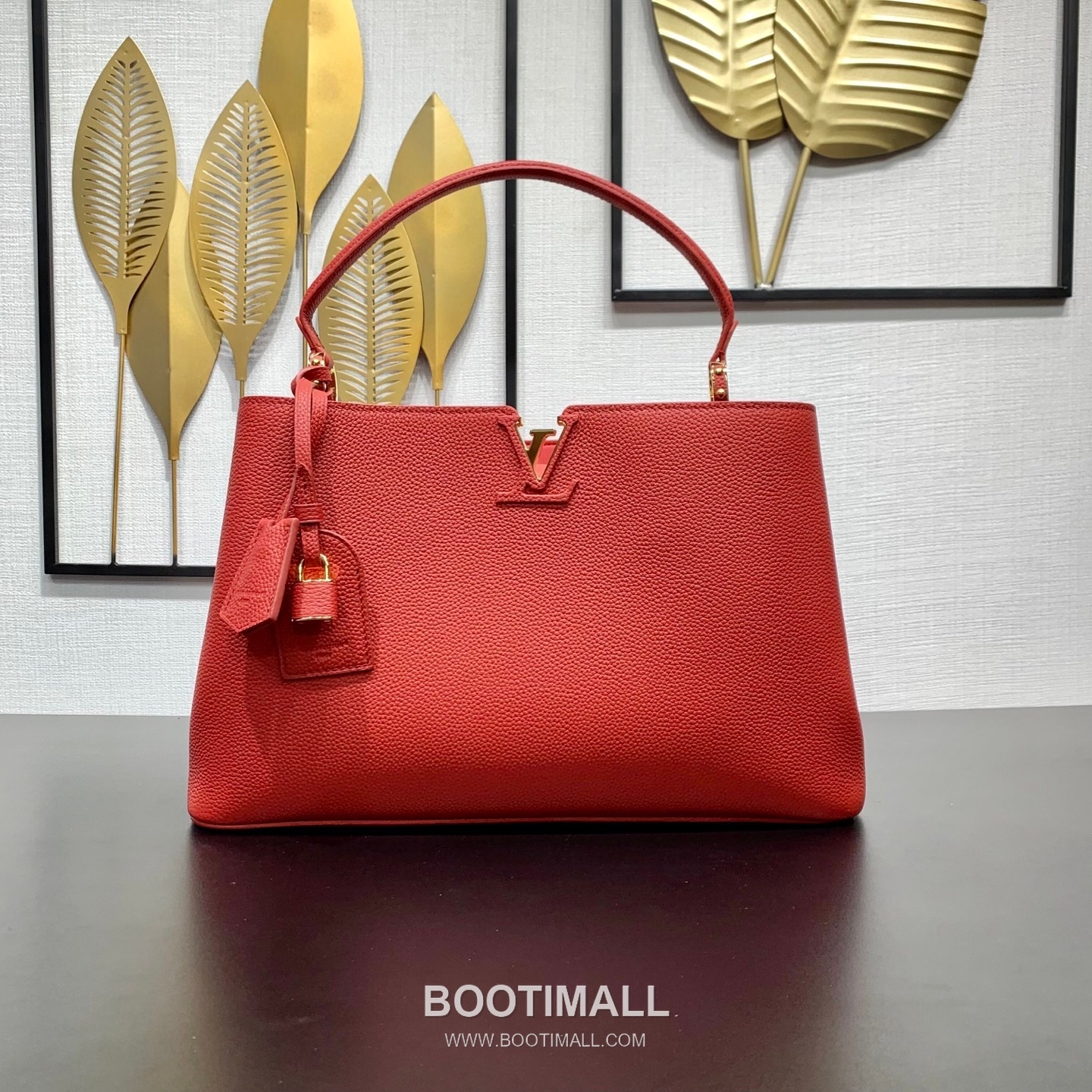 루이비통 카퓌신 라지 타우릴론 풀그레인 레더 V로고 플랩 그레이 토트백 Louis Vuitton Capucines Large Taurillon Full Grain Leather V Logo Flap Grey Tote Bag M26259 37.5cm 2