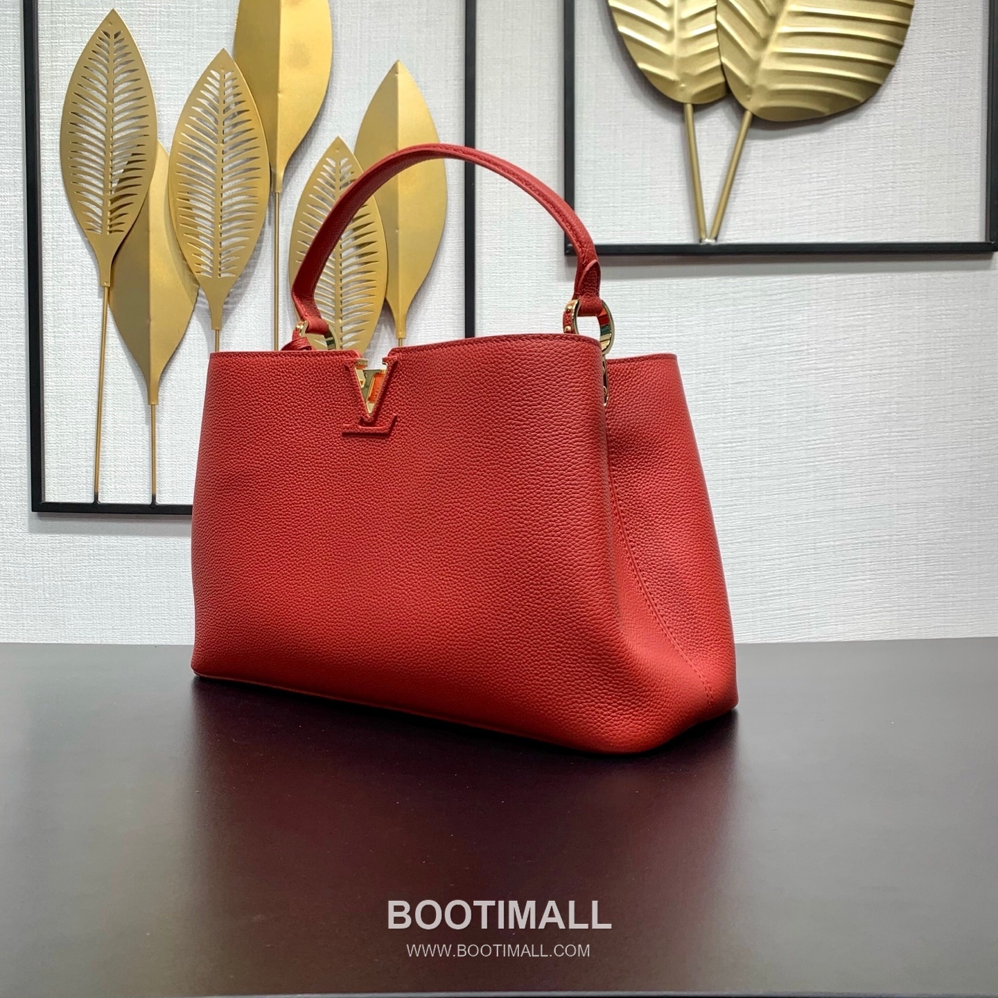 루이비통 카퓌신 라지 타우릴론 풀그레인 레더 V로고 플랩 그레이 토트백 Louis Vuitton Capucines Large Taurillon Full Grain Leather V Logo Flap Grey Tote Bag M26259 37.5cm 3