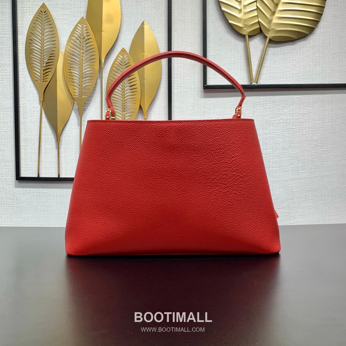 루이비통 카퓌신 라지 타우릴론 풀그레인 레더 V로고 플랩 그레이 토트백 Louis Vuitton Capucines Large Taurillon Full Grain Leather V Logo Flap Grey Tote Bag M26259 37.5cm 4