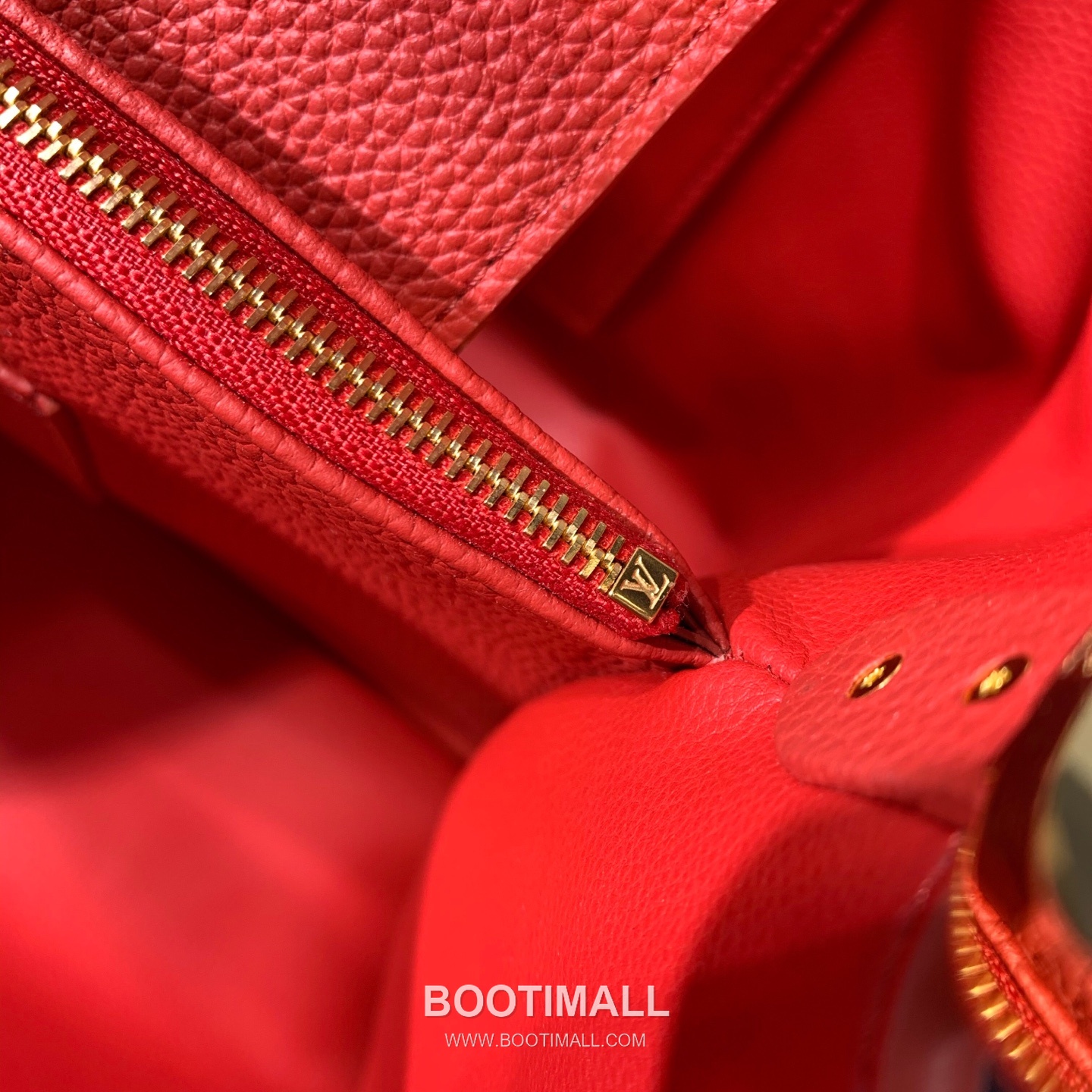 루이비통 카퓌신 라지 타우릴론 풀그레인 레더 V로고 플랩 그레이 토트백 Louis Vuitton Capucines Large Taurillon Full Grain Leather V Logo Flap Grey Tote Bag M26259 37.5cm 10