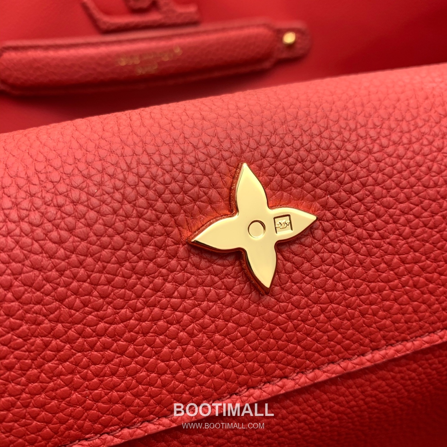 루이비통 카퓌신 라지 타우릴론 풀그레인 레더 V로고 플랩 그레이 토트백 Louis Vuitton Capucines Large Taurillon Full Grain Leather V Logo Flap Grey Tote Bag M26259 37.5cm 12