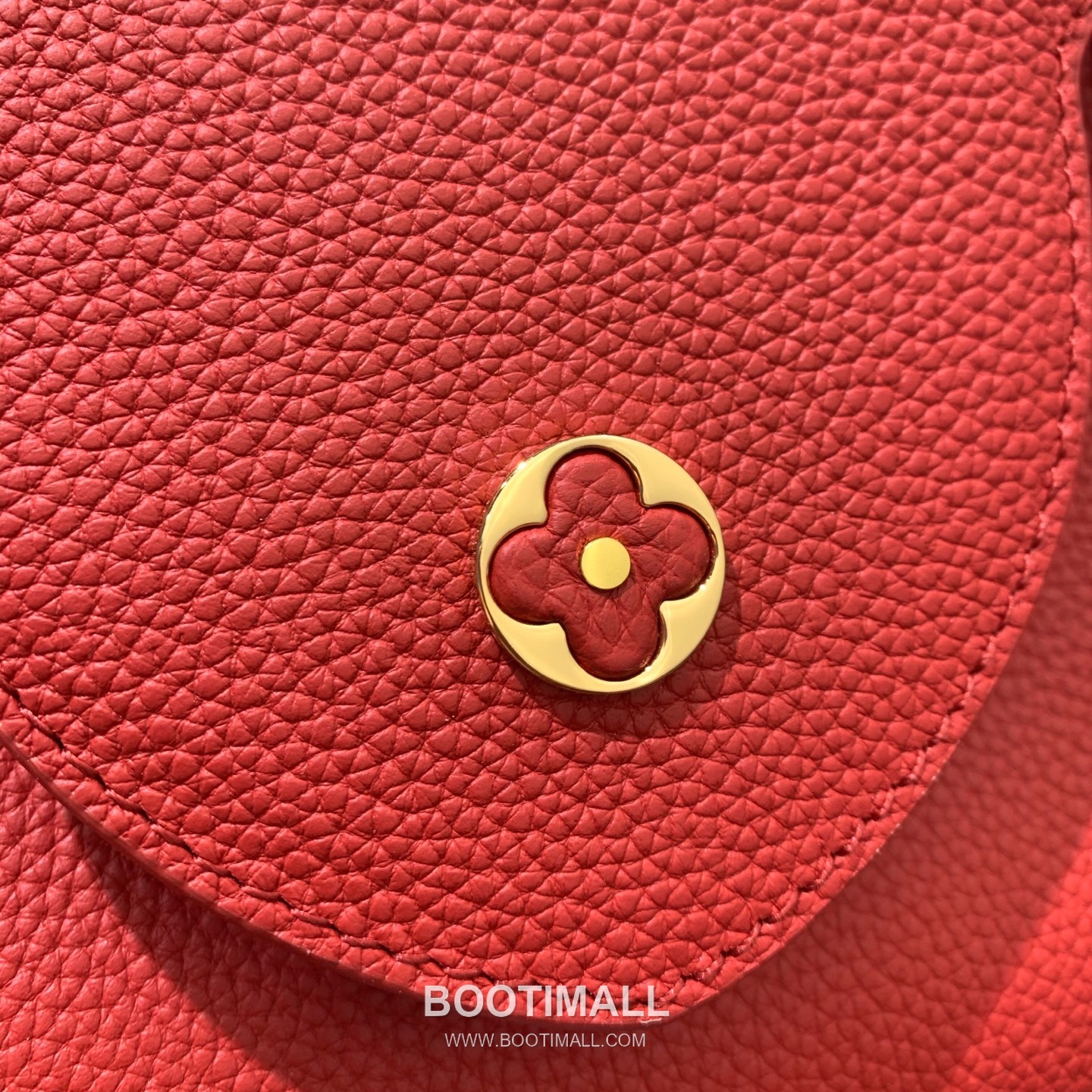 루이비통 카퓌신 라지 타우릴론 풀그레인 레더 V로고 플랩 그레이 토트백 Louis Vuitton Capucines Large Taurillon Full Grain Leather V Logo Flap Grey Tote Bag M26259 37.5cm 13