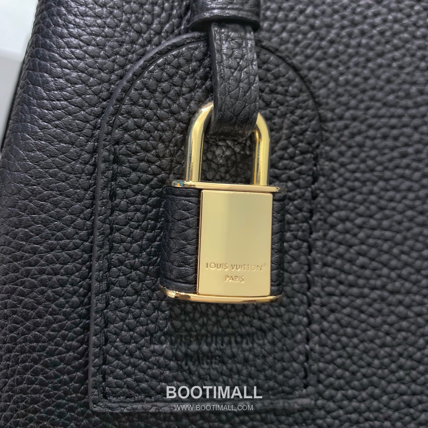 루이비통 카퓌신 라지 타우릴론 풀그레인 레더 V로고 플랩 그레이 토트백 Louis Vuitton Capucines Large Taurillon Full Grain Leather V Logo Flap Grey Tote Bag M26259 37.5cm 17