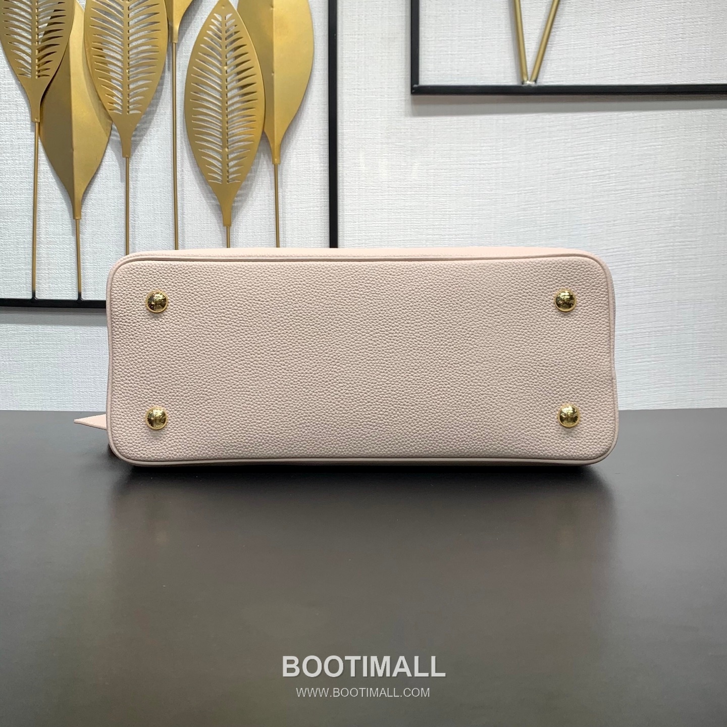 루이비통 카퓌신 라지 타우릴론 풀그레인 레더 V로고 플랩 핑크 토트백 Louis Vuitton Capucines Large Taurillon Full Grain Leather V Logo Flap Pink Tote Bag M26322 37.5cm 5