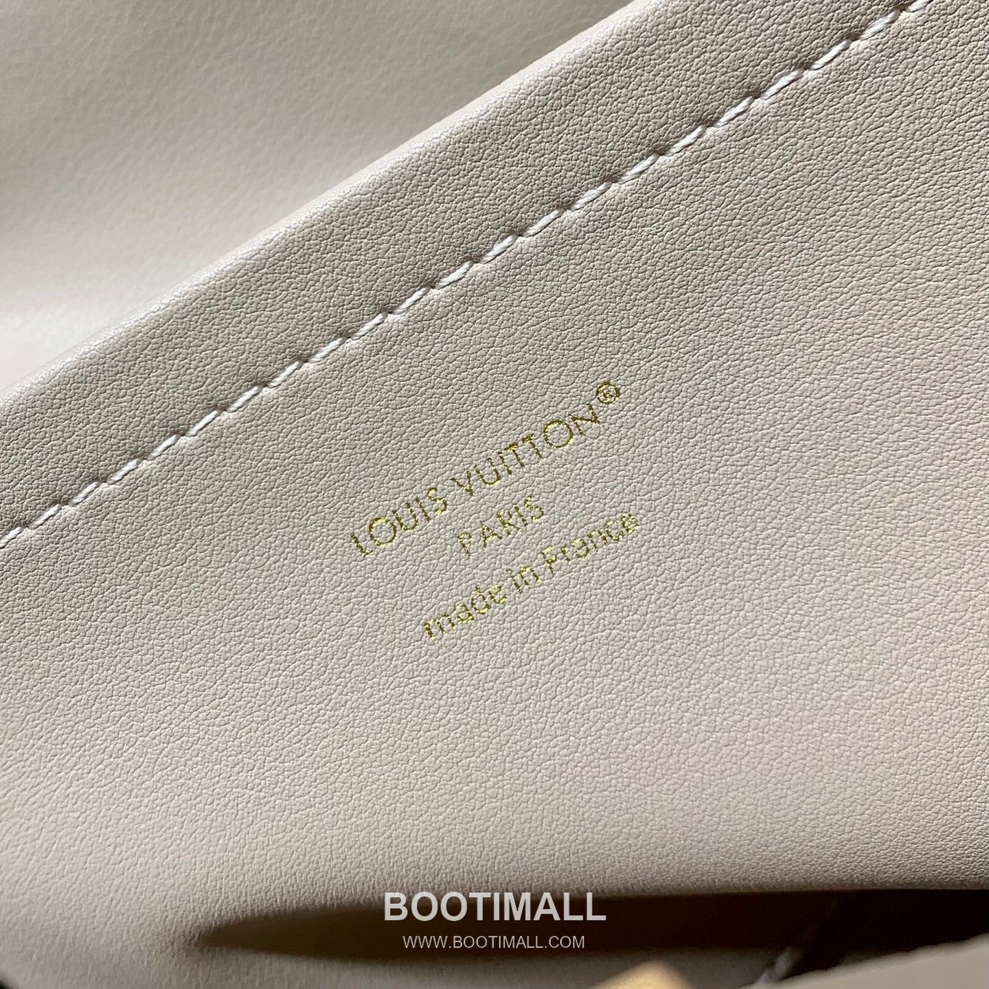 루이비통 카퓌신 라지 타우릴론 풀그레인 레더 V로고 플랩 핑크 토트백 Louis Vuitton Capucines Large Taurillon Full Grain Leather V Logo Flap Pink Tote Bag M26322 37.5cm 8