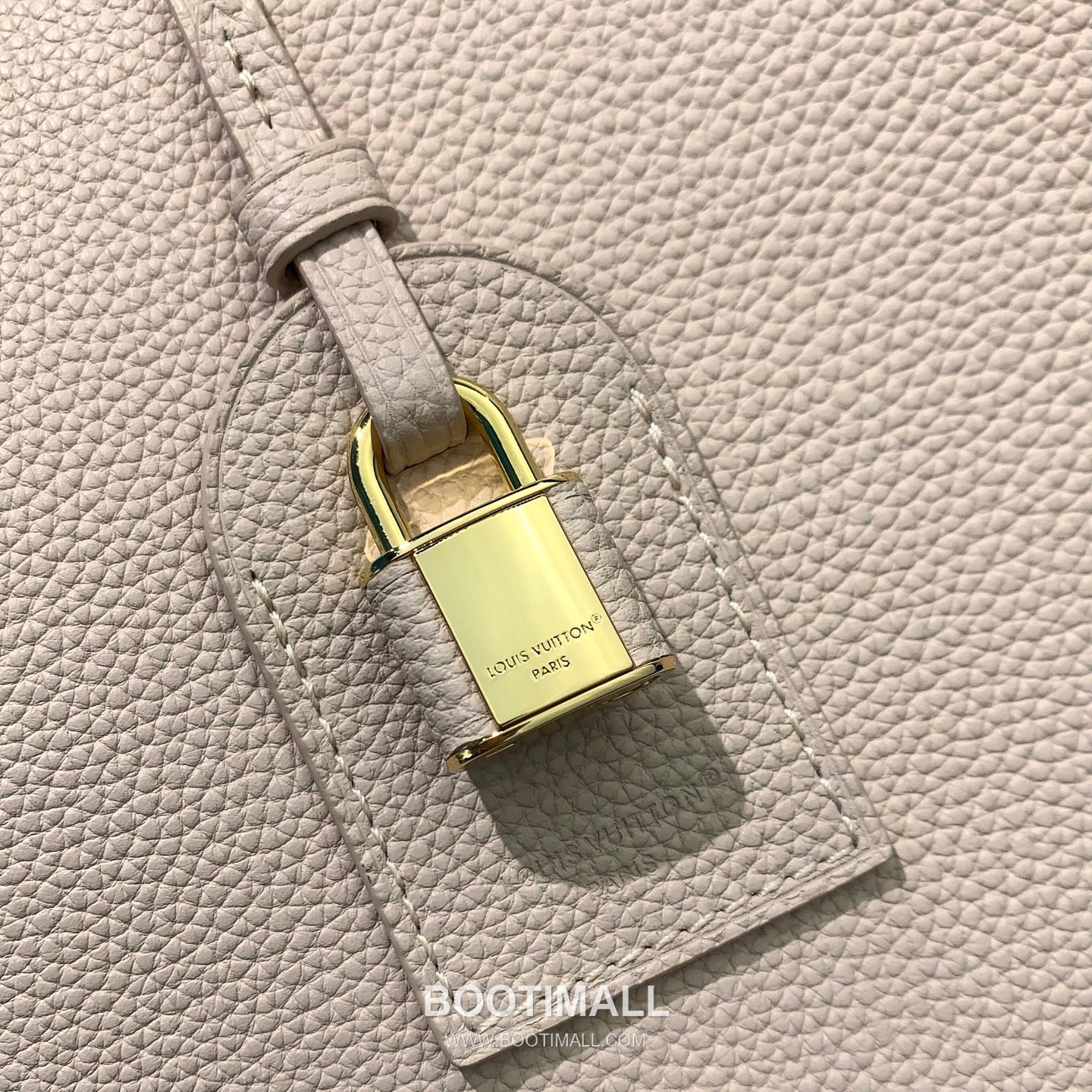 루이비통 카퓌신 라지 타우릴론 풀그레인 레더 V로고 플랩 핑크 토트백 Louis Vuitton Capucines Large Taurillon Full Grain Leather V Logo Flap Pink Tote Bag M26322 37.5cm 15