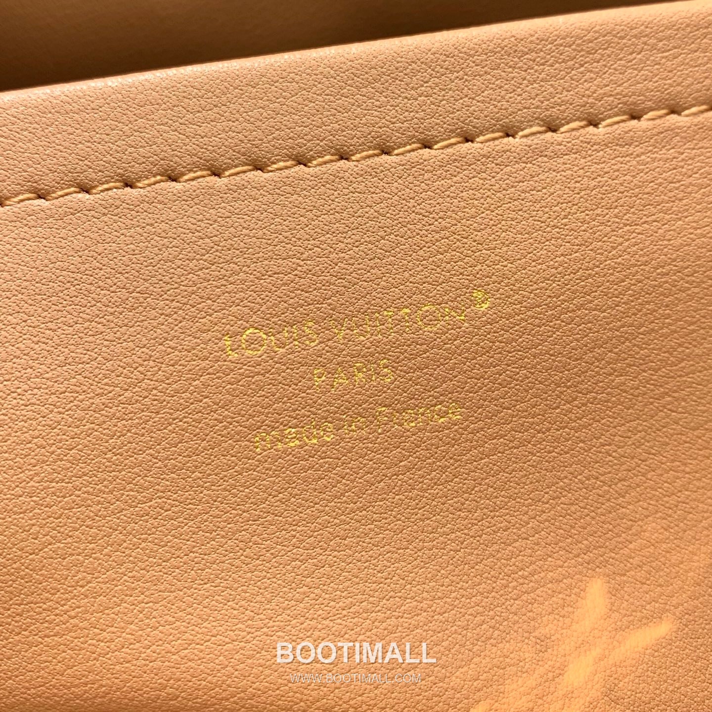 루이비통 카퓌신 라지 타우릴론 풀그레인 레더 V로고 플랩 그레이 토트백 Louis Vuitton Capucines Large Taurillon Full Grain Leather V Logo Flap Grey Tote Bag M26259 37.5cm 8