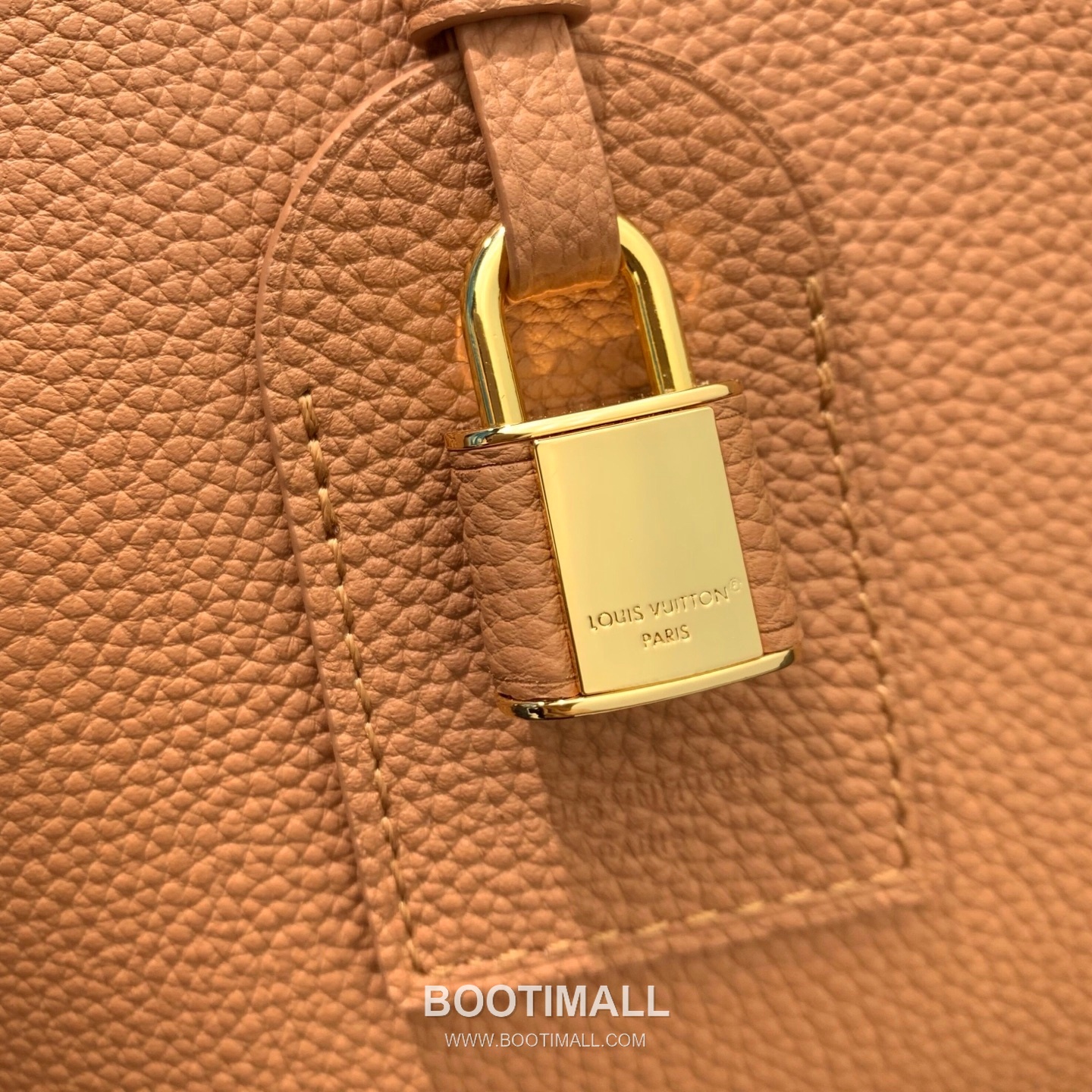 루이비통 카퓌신 라지 타우릴론 풀그레인 레더 V로고 플랩 그레이 토트백 Louis Vuitton Capucines Large Taurillon Full Grain Leather V Logo Flap Grey Tote Bag M26259 37.5cm 16