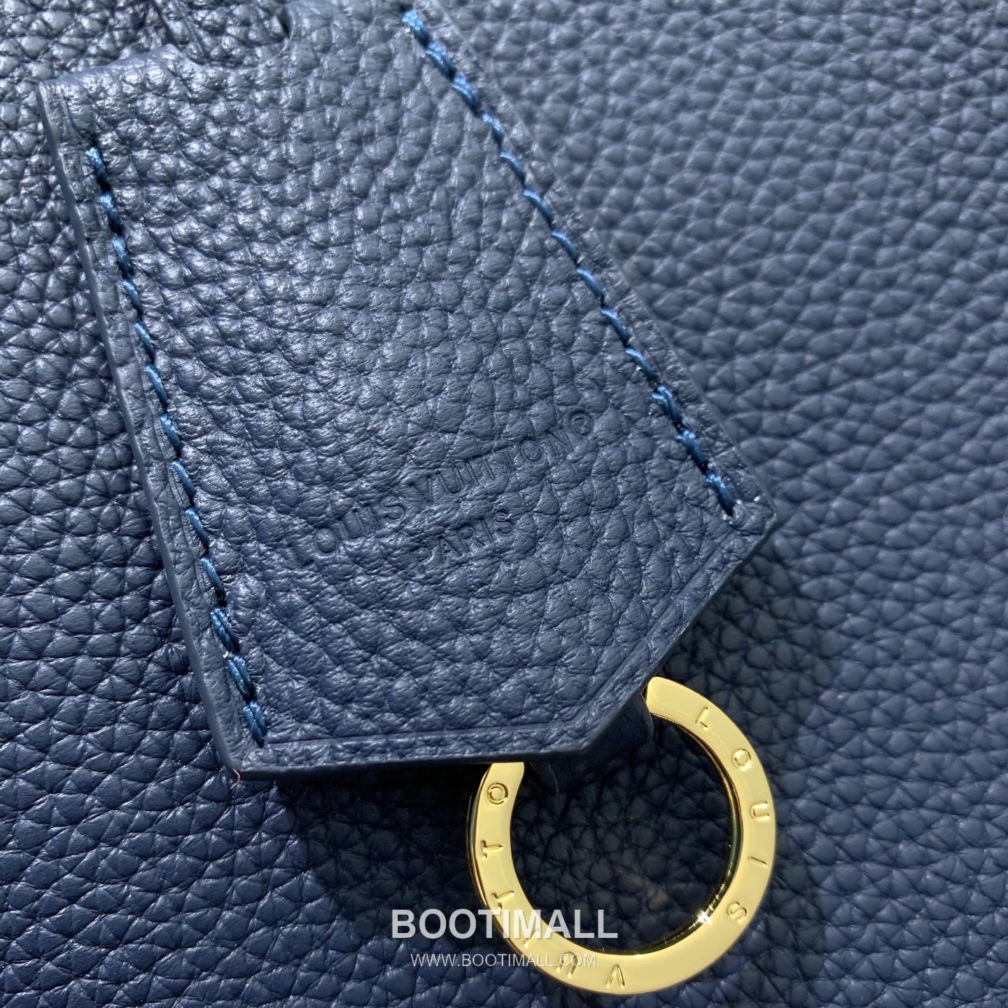 루이비통 카퓌신 라지 타우릴론 풀그레인 레더 V로고 플랩 그레이 토트백 Louis Vuitton Capucines Large Taurillon Full Grain Leather V Logo Flap Grey Tote Bag M26259 37.5cm 16