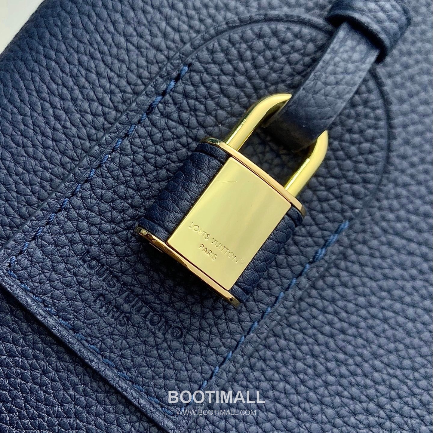 루이비통 카퓌신 라지 타우릴론 풀그레인 레더 V로고 플랩 그레이 토트백 Louis Vuitton Capucines Large Taurillon Full Grain Leather V Logo Flap Grey Tote Bag M26259 37.5cm 17