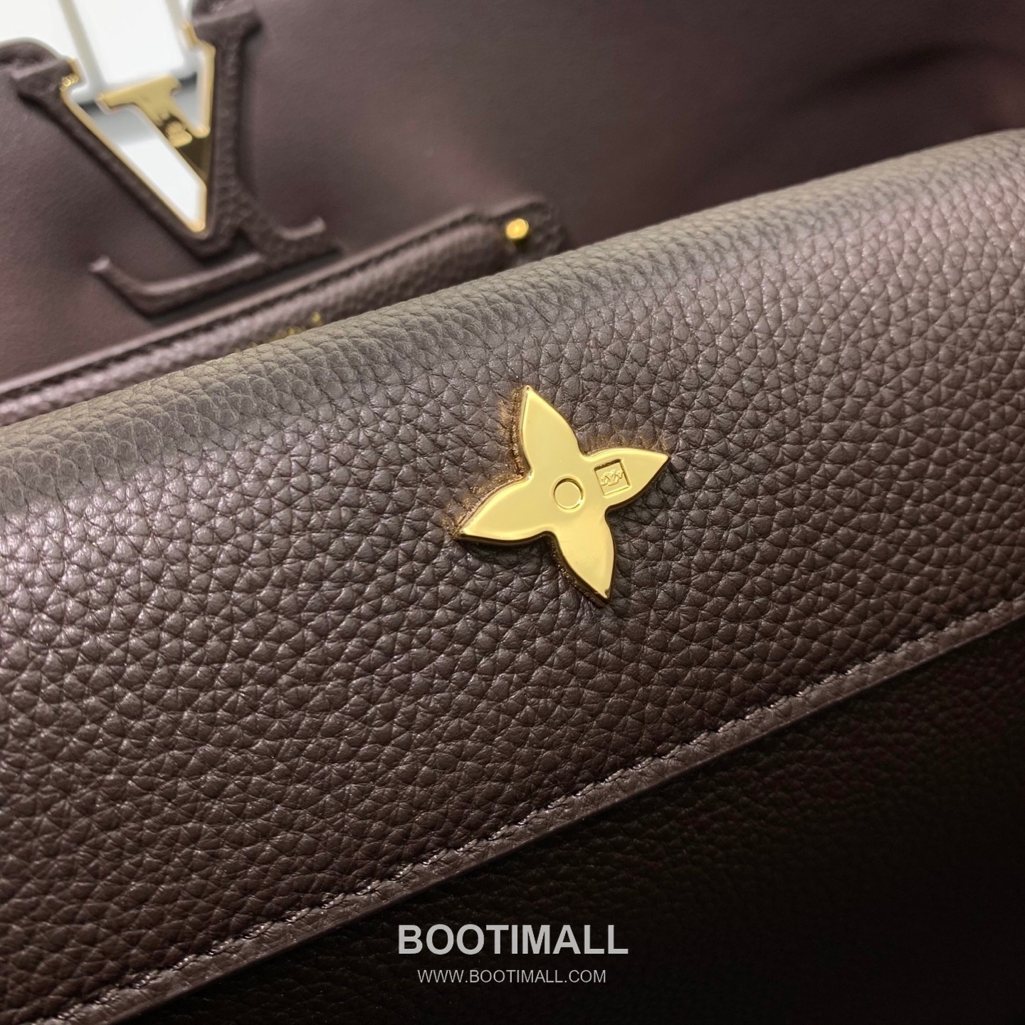 루이비통 카퓌신 라지 타우릴론 풀그레인 레더 V로고 플랩 그레이 토트백 Louis Vuitton Capucines Large Taurillon Full Grain Leather V Logo Flap Grey Tote Bag M26259 37.5cm 11