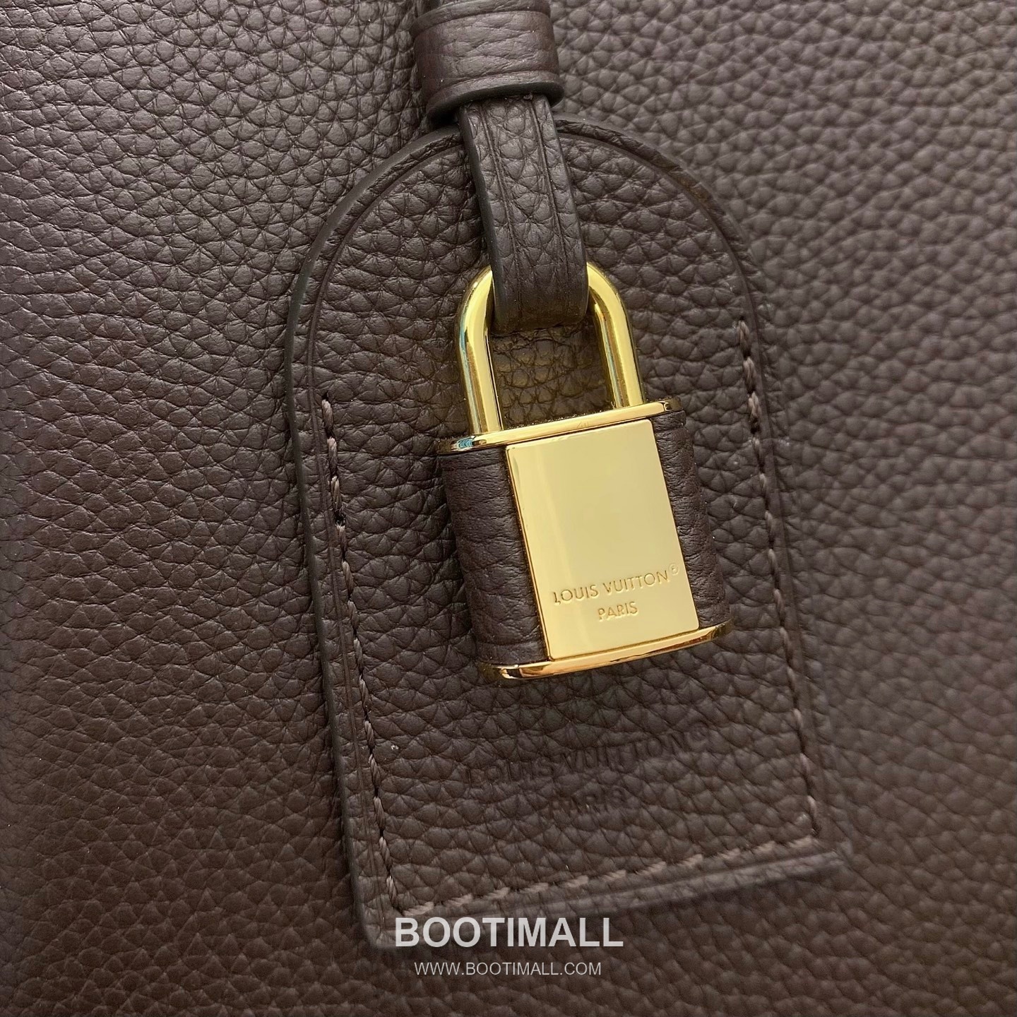 루이비통 카퓌신 라지 타우릴론 풀그레인 레더 V로고 플랩 그레이 토트백 Louis Vuitton Capucines Large Taurillon Full Grain Leather V Logo Flap Grey Tote Bag M26259 37.5cm 17