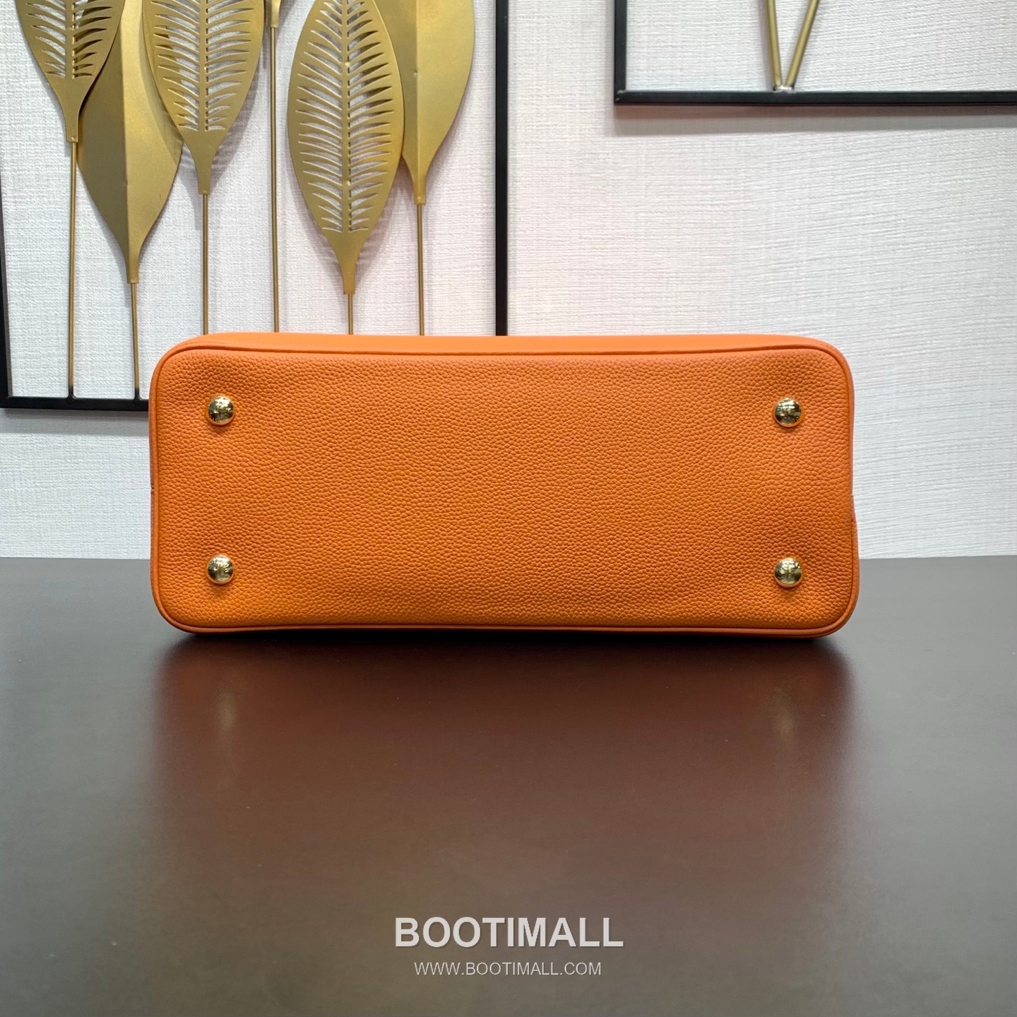 루이비통 카퓌신 라지 타우릴론 풀그레인 레더 V로고 플랩 그레이 토트백 Louis Vuitton Capucines Large Taurillon Full Grain Leather V Logo Flap Grey Tote Bag M26259 37.5cm 5