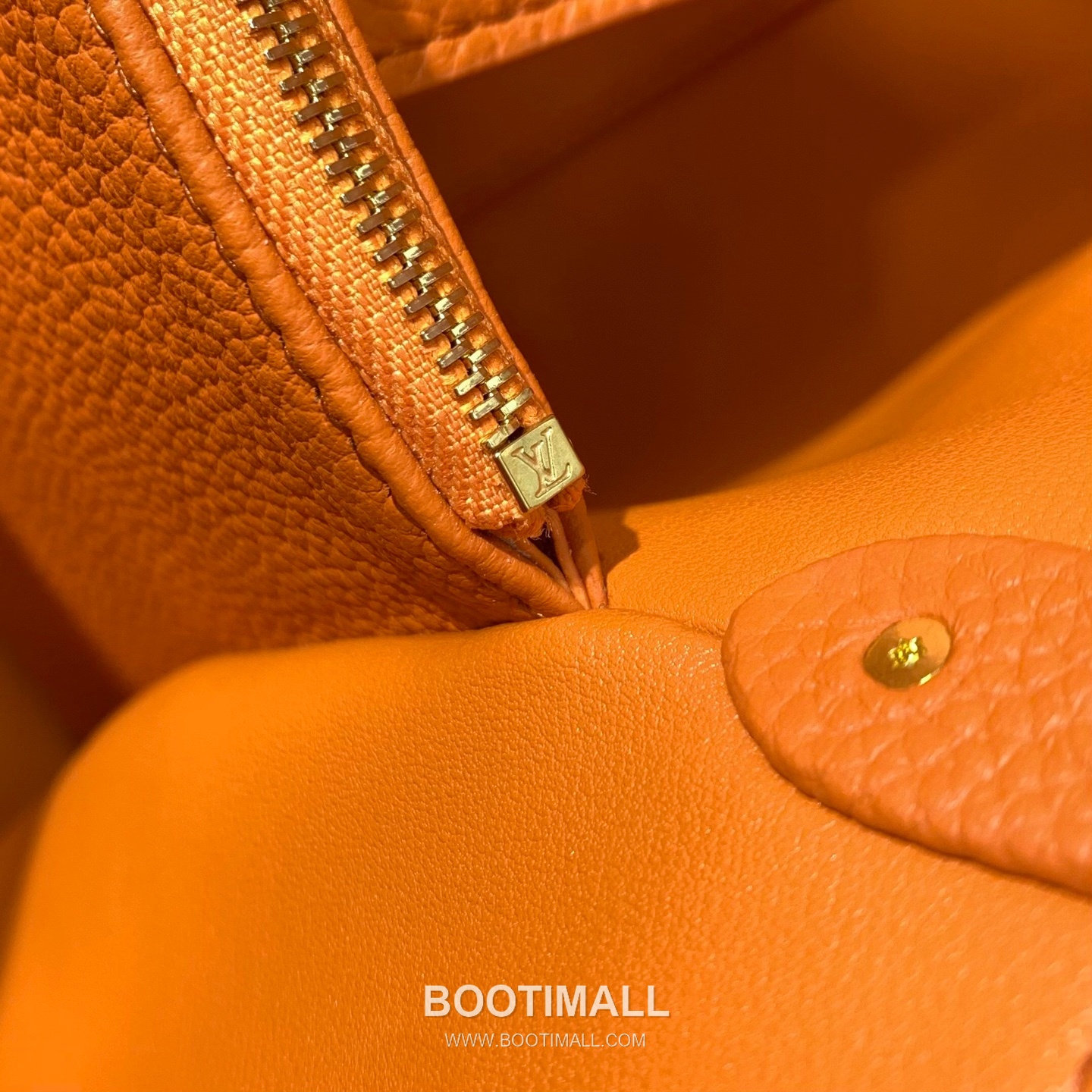 루이비통 카퓌신 라지 타우릴론 풀그레인 레더 V로고 플랩 그레이 토트백 Louis Vuitton Capucines Large Taurillon Full Grain Leather V Logo Flap Grey Tote Bag M26259 37.5cm 10