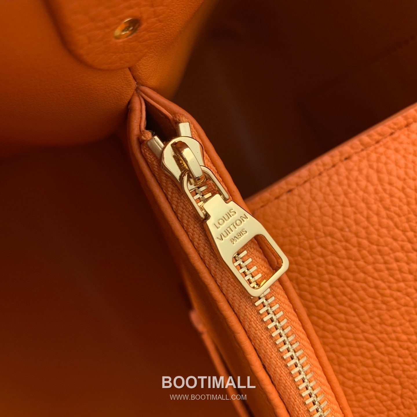 루이비통 카퓌신 라지 타우릴론 풀그레인 레더 V로고 플랩 그레이 토트백 Louis Vuitton Capucines Large Taurillon Full Grain Leather V Logo Flap Grey Tote Bag M26259 37.5cm 11