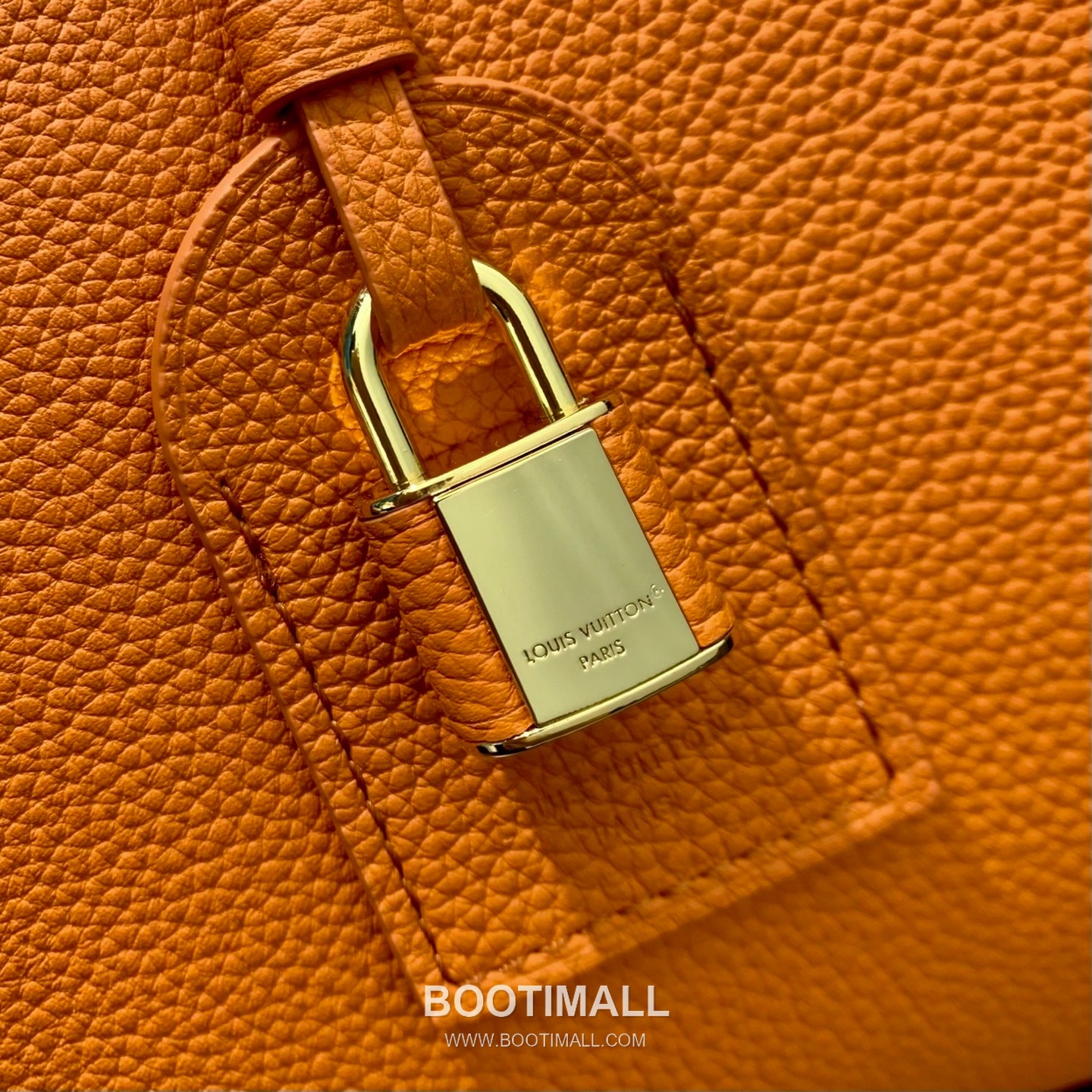 루이비통 카퓌신 라지 타우릴론 풀그레인 레더 V로고 플랩 그레이 토트백 Louis Vuitton Capucines Large Taurillon Full Grain Leather V Logo Flap Grey Tote Bag M26259 37.5cm 17