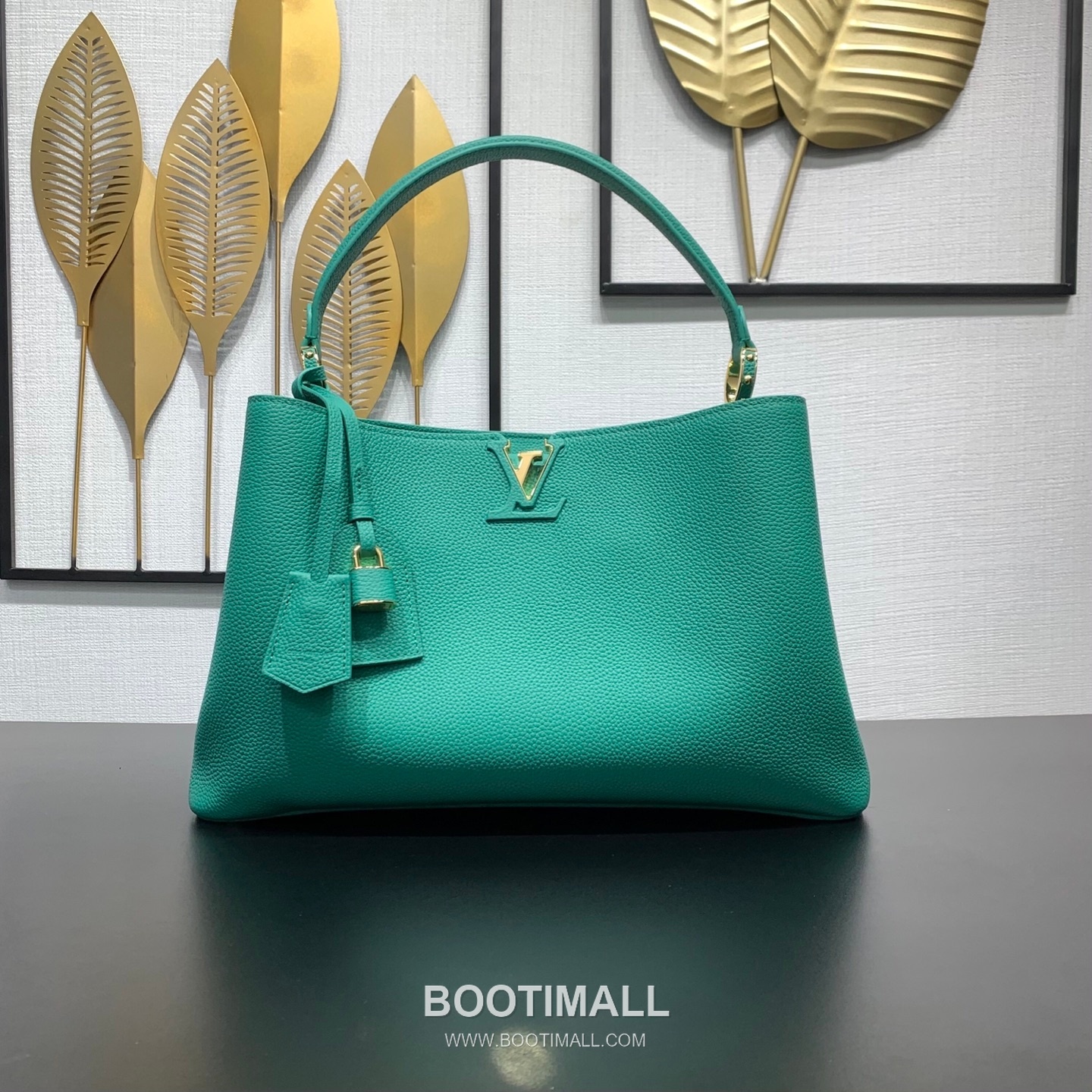 루이비통 카퓌신 라지 타우릴론 풀그레인 레더 V로고 플랩 블랙 토트백 Louis Vuitton Capucines Large Taurillon Full Grain Leather V Logo Flap Black Tote Bag M27261 37.5cm 1