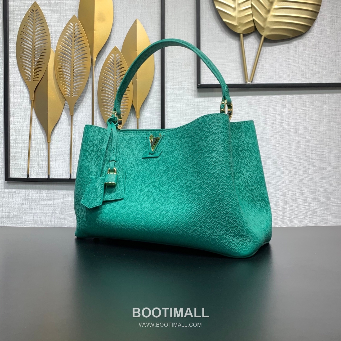 루이비통 카퓌신 라지 타우릴론 풀그레인 레더 V로고 플랩 블랙 토트백 Louis Vuitton Capucines Large Taurillon Full Grain Leather V Logo Flap Black Tote Bag M27261 37.5cm 3