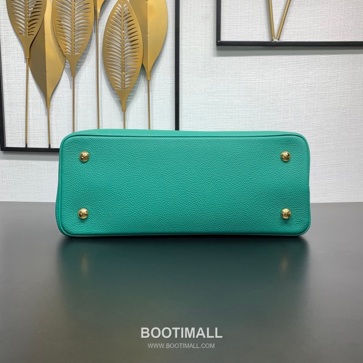 루이비통 카퓌신 라지 타우릴론 풀그레인 레더 V로고 플랩 블랙 토트백 Louis Vuitton Capucines Large Taurillon Full Grain Leather V Logo Flap Black Tote Bag M27261 37.5cm 4