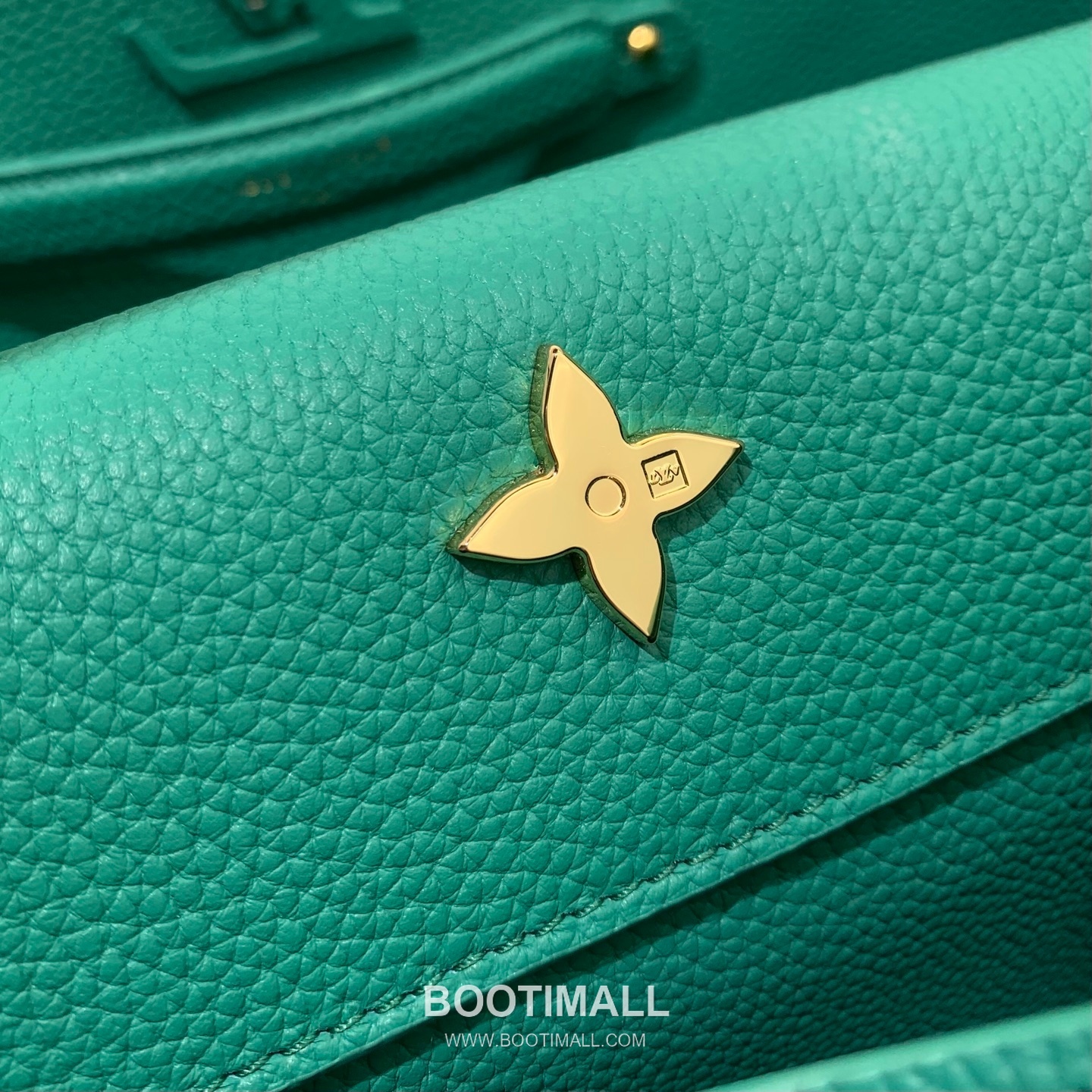 루이비통 카퓌신 라지 타우릴론 풀그레인 레더 V로고 플랩 블랙 토트백 Louis Vuitton Capucines Large Taurillon Full Grain Leather V Logo Flap Black Tote Bag M27261 37.5cm 11