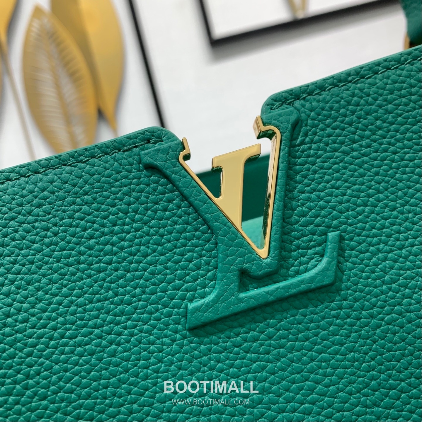 루이비통 카퓌신 라지 타우릴론 풀그레인 레더 V로고 플랩 블랙 토트백 Louis Vuitton Capucines Large Taurillon Full Grain Leather V Logo Flap Black Tote Bag M27261 37.5cm 12