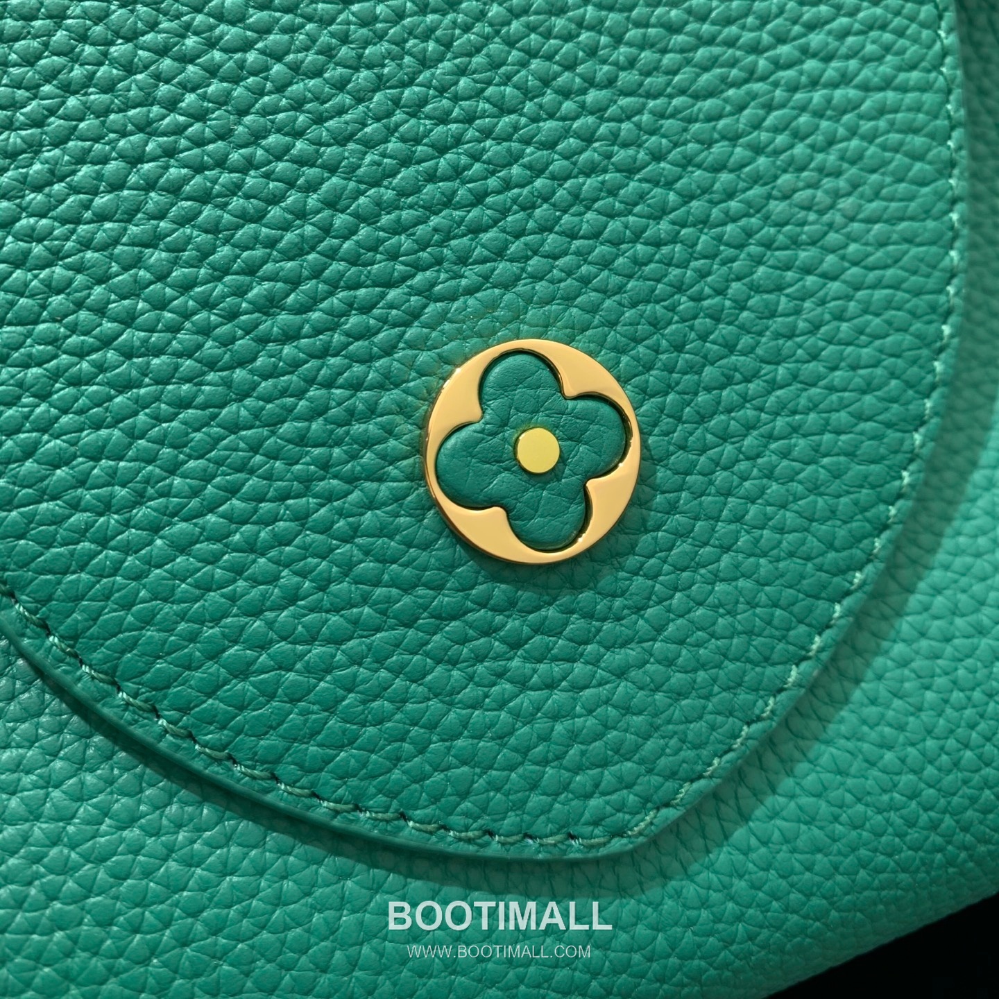 루이비통 카퓌신 라지 타우릴론 풀그레인 레더 V로고 플랩 블랙 토트백 Louis Vuitton Capucines Large Taurillon Full Grain Leather V Logo Flap Black Tote Bag M27261 37.5cm 13