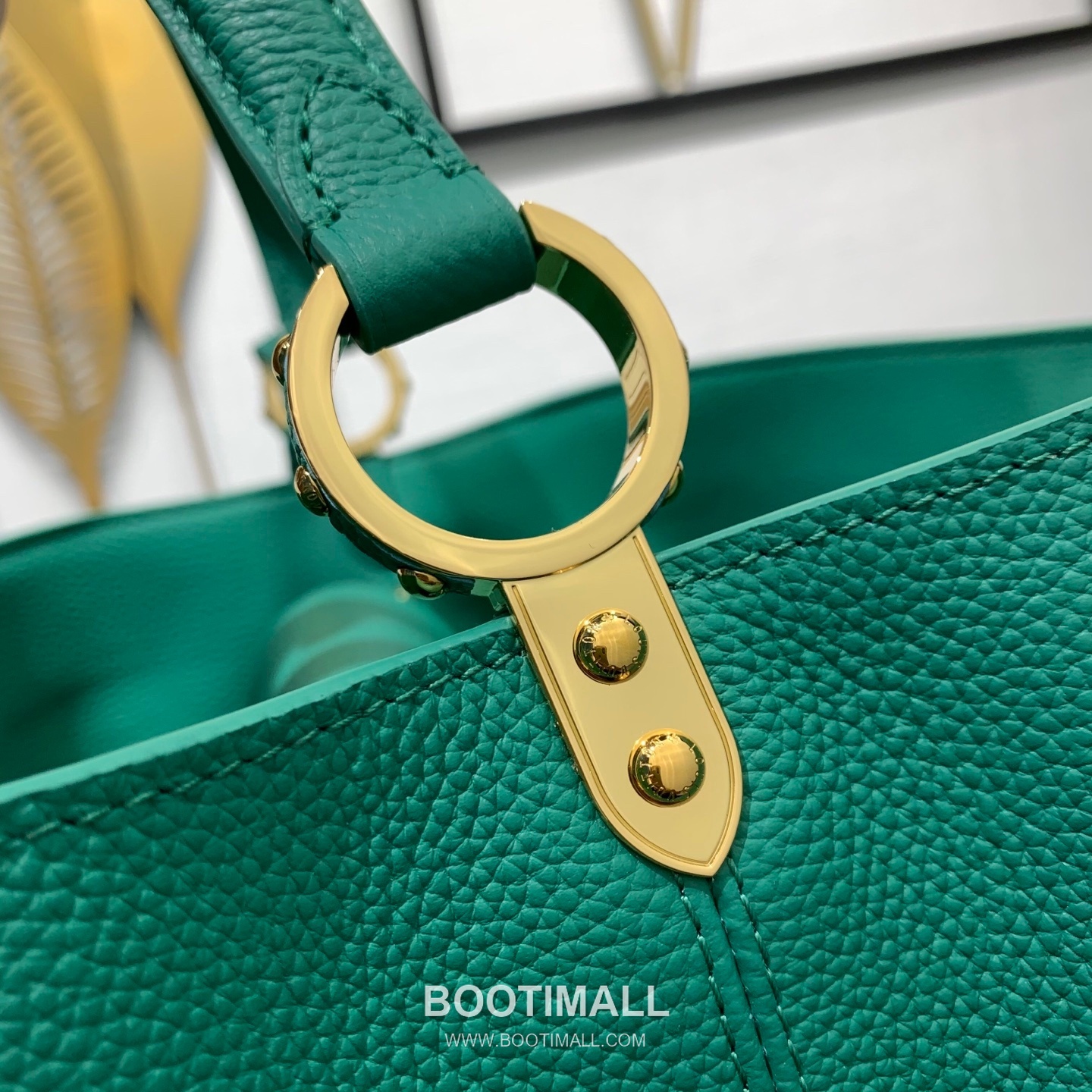 루이비통 카퓌신 라지 타우릴론 풀그레인 레더 V로고 플랩 블랙 토트백 Louis Vuitton Capucines Large Taurillon Full Grain Leather V Logo Flap Black Tote Bag M27261 37.5cm 14