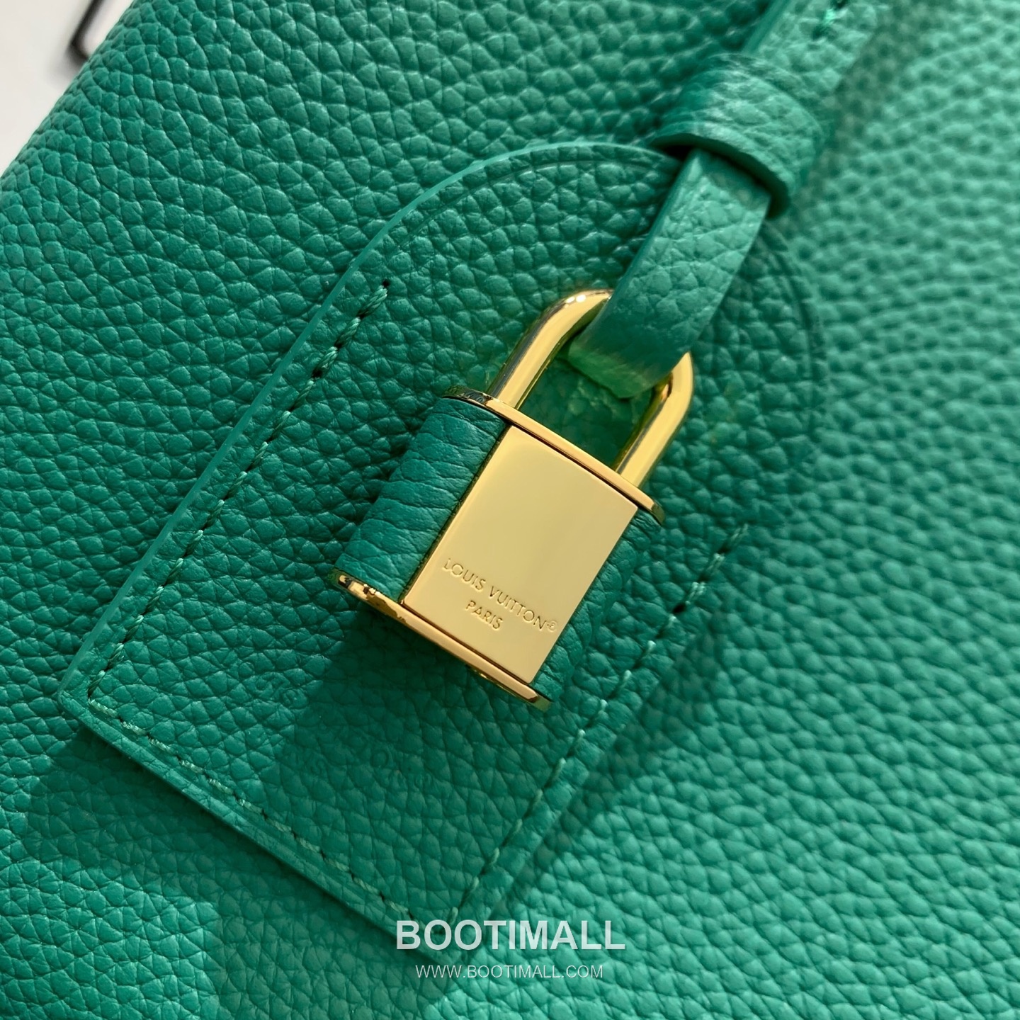 루이비통 카퓌신 라지 타우릴론 풀그레인 레더 V로고 플랩 블랙 토트백 Louis Vuitton Capucines Large Taurillon Full Grain Leather V Logo Flap Black Tote Bag M27261 37.5cm 16